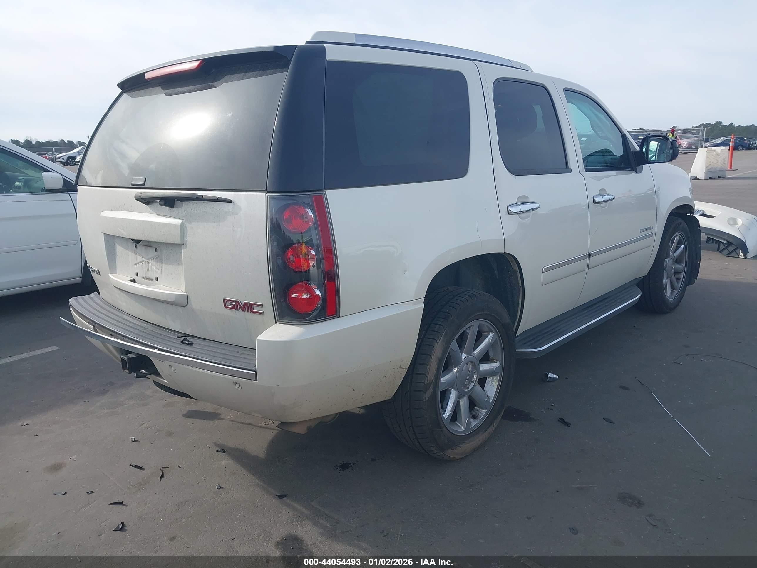 GMC YUKON image 4