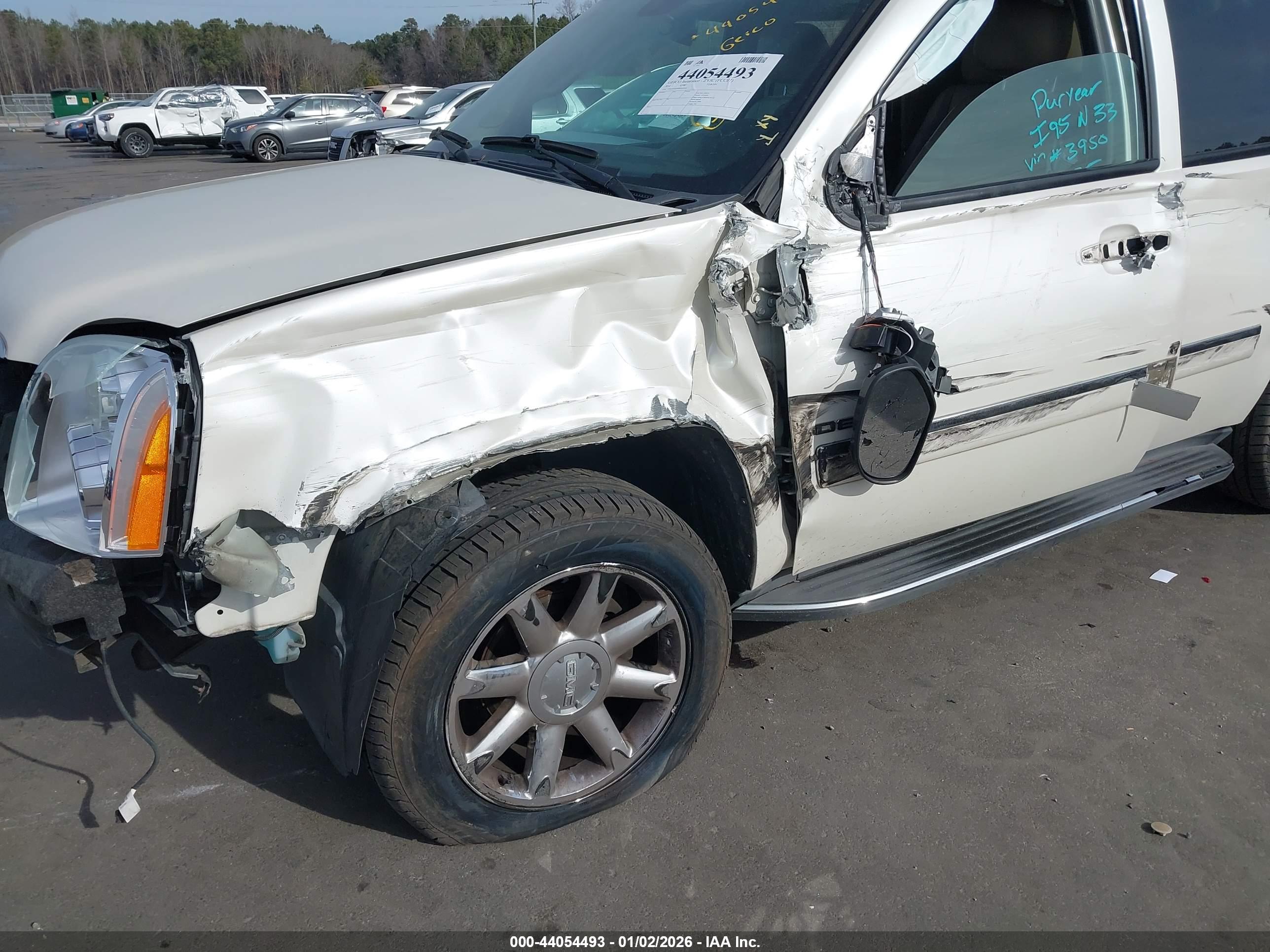 GMC YUKON image 6