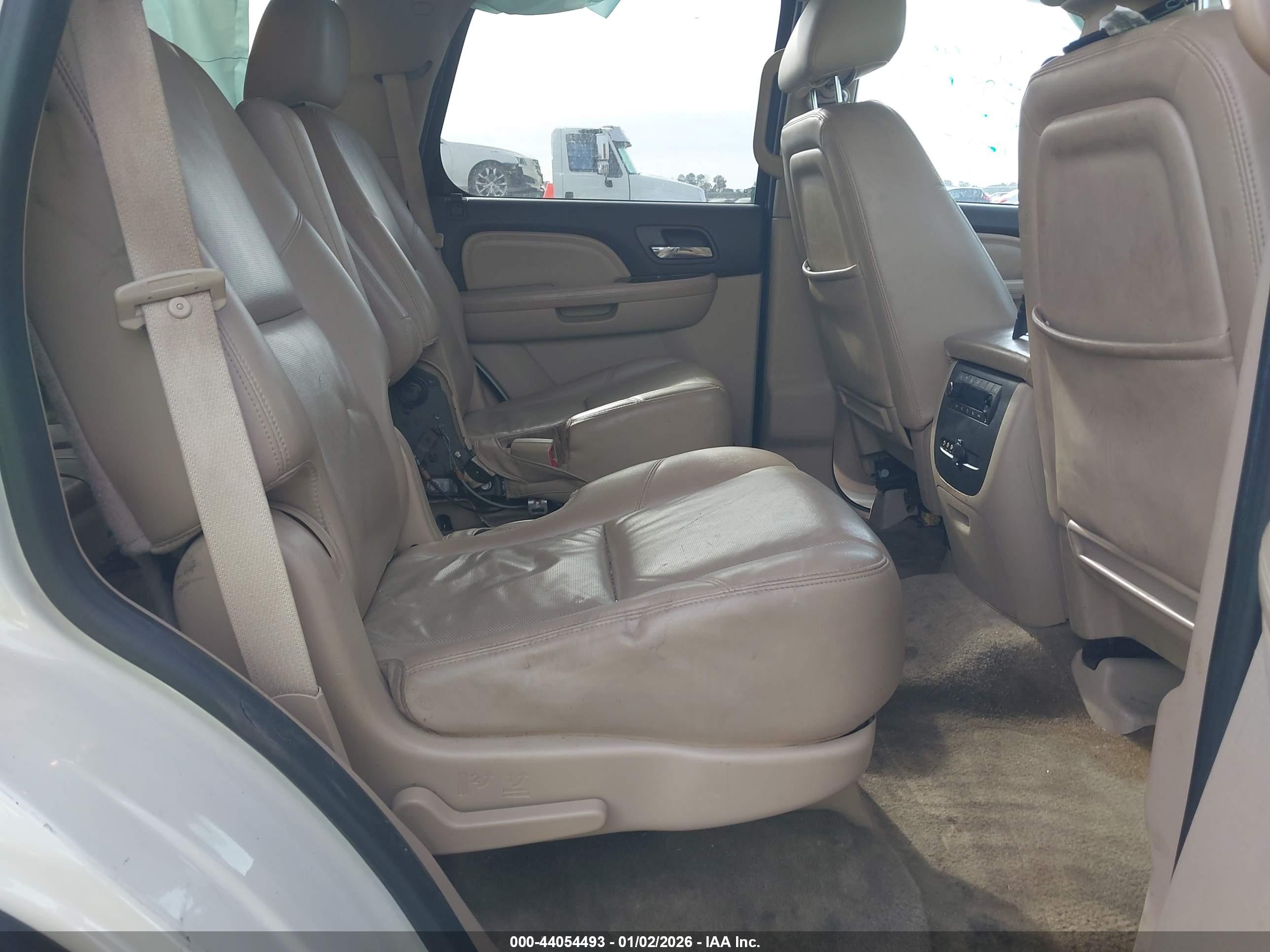 GMC YUKON image 8