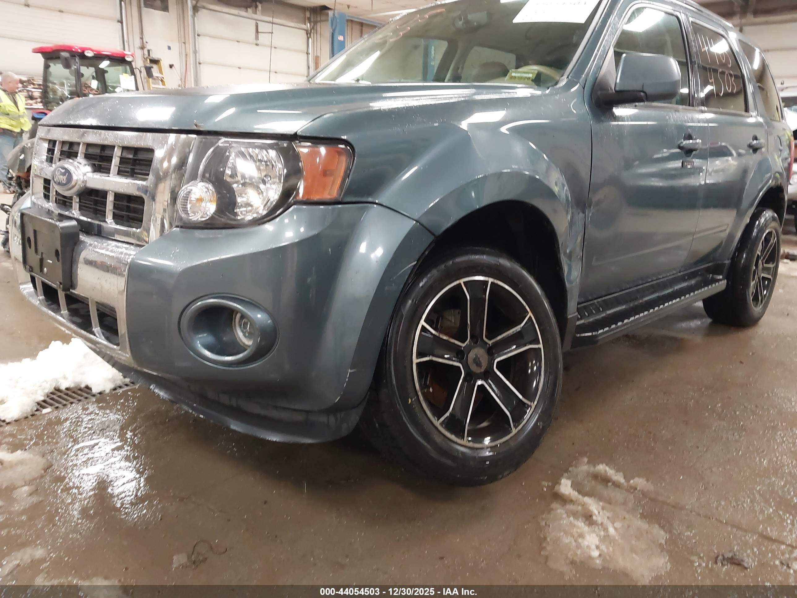 FORD ESCAPE image 6