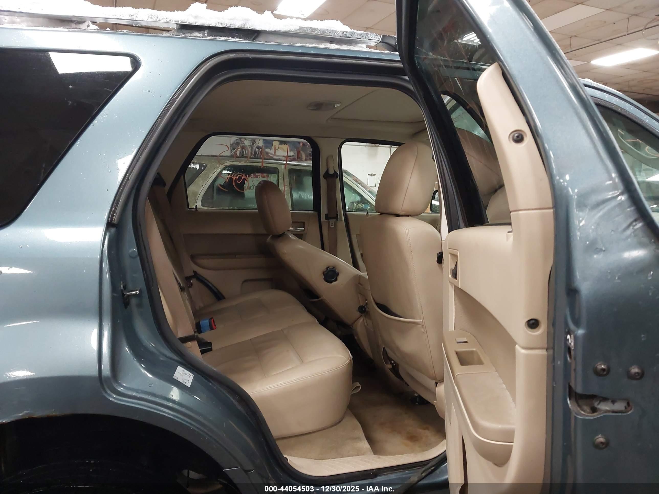 FORD ESCAPE image 8