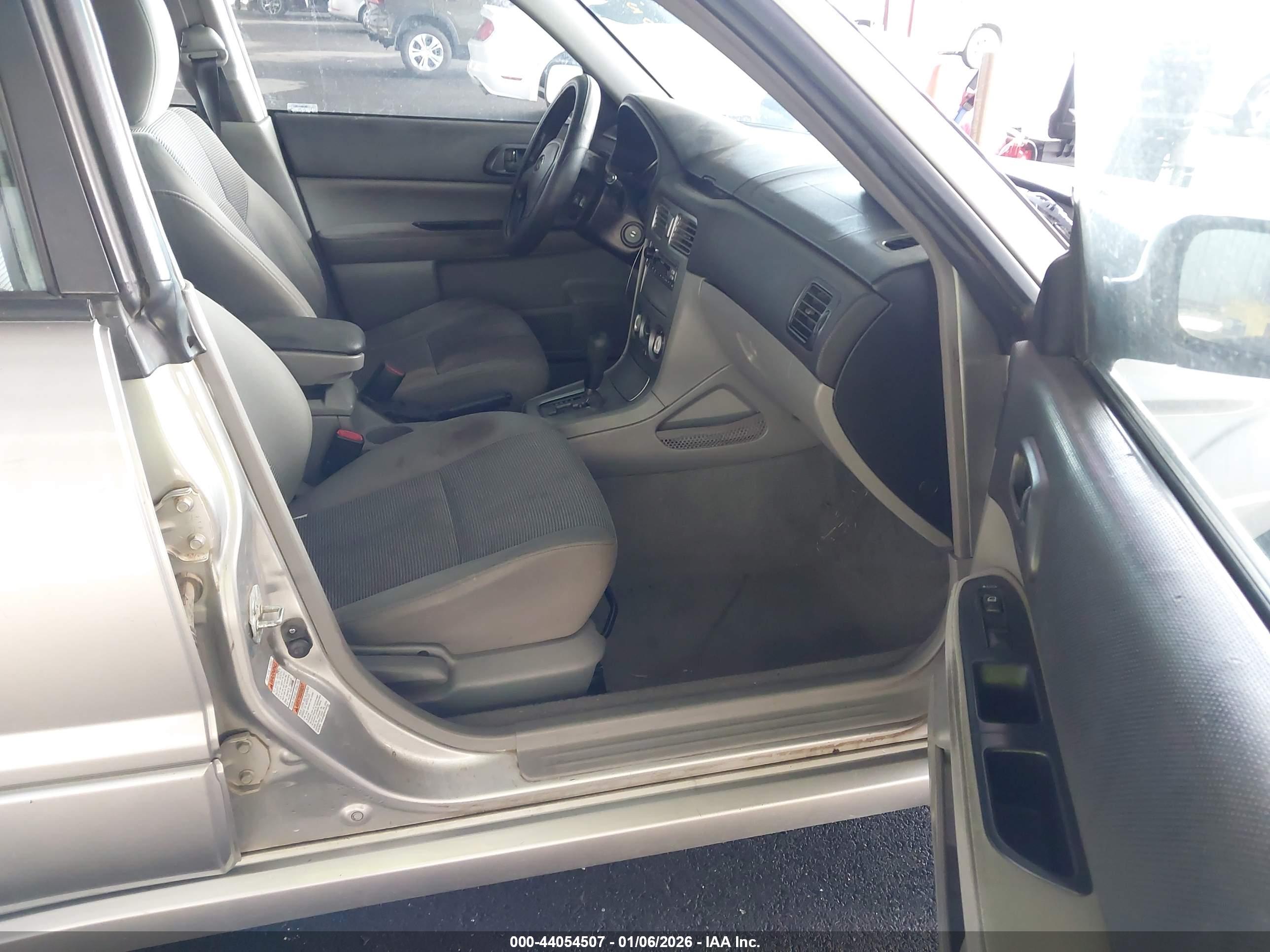 SUBARU FORESTER image 5