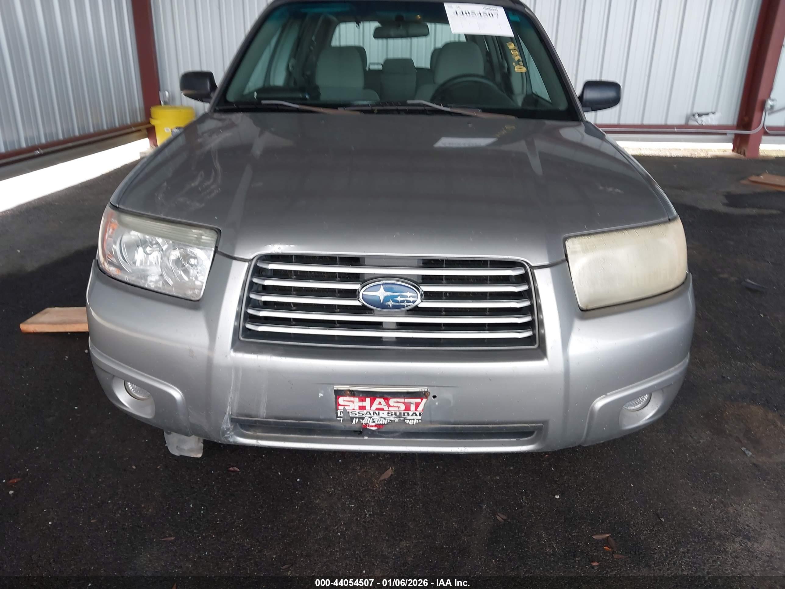 SUBARU FORESTER image 6