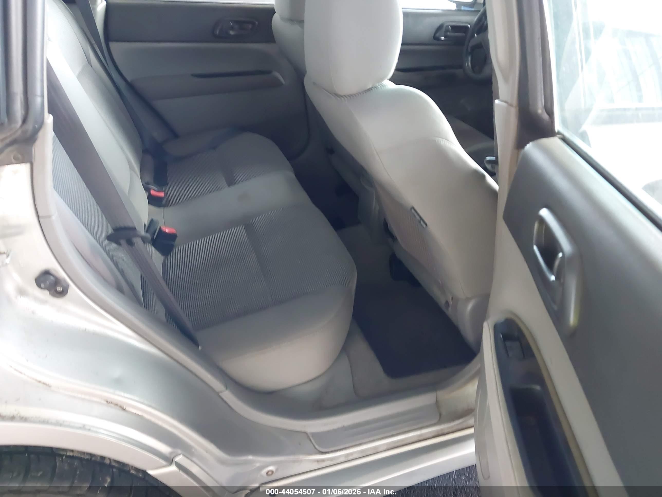 SUBARU FORESTER image 8