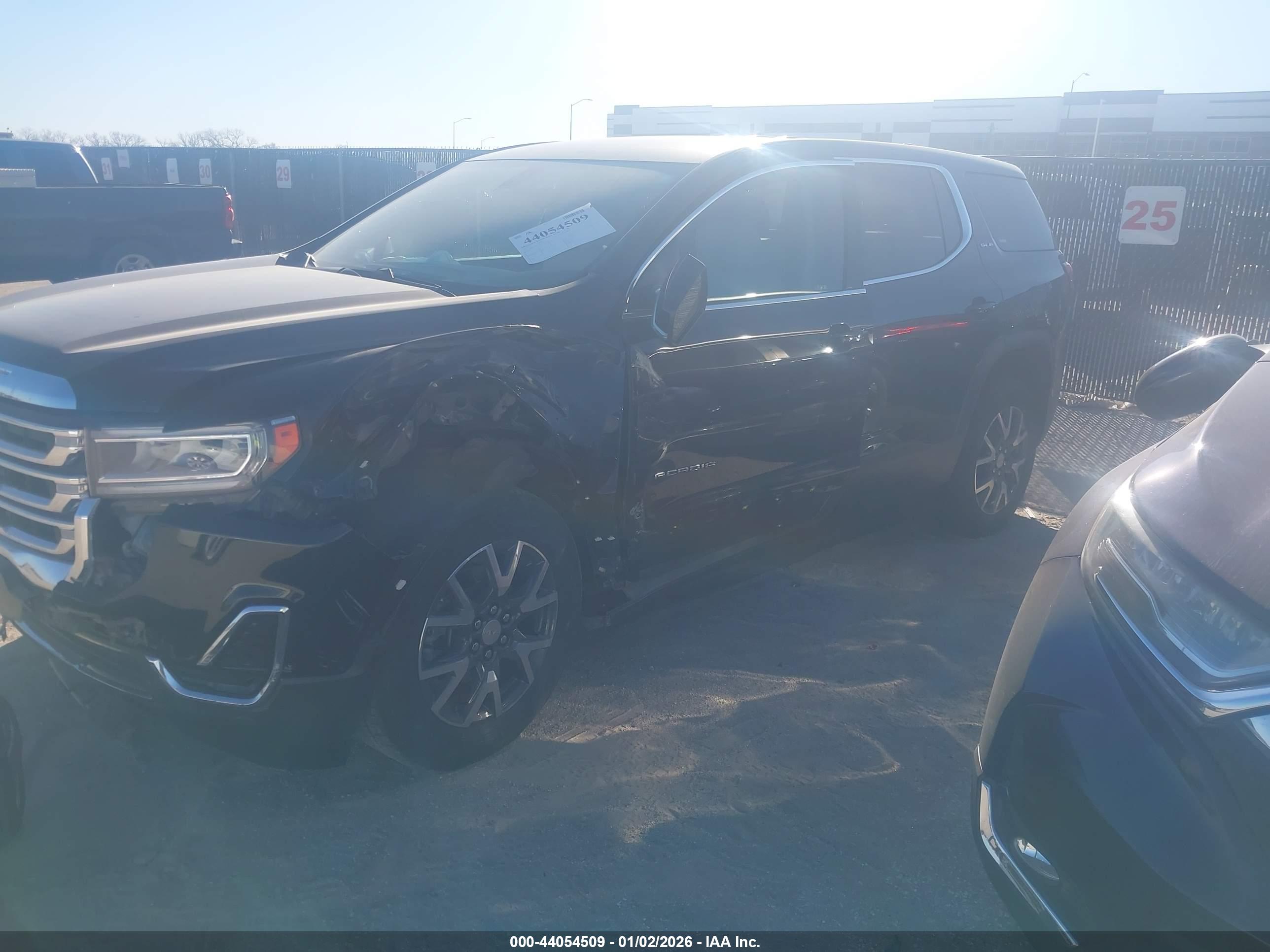 GMC ACADIA image 2