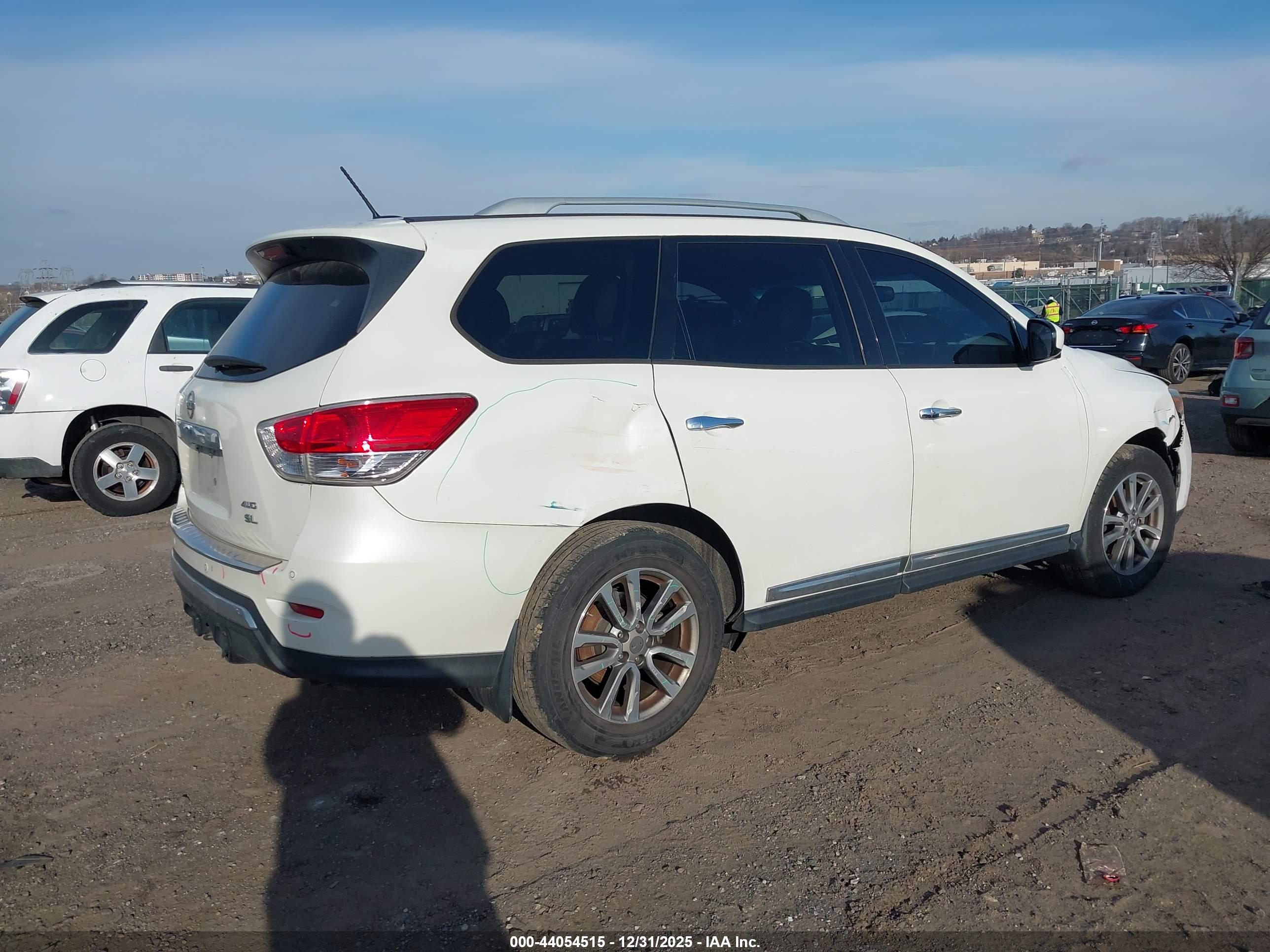 NISSAN PATHFINDER image 4