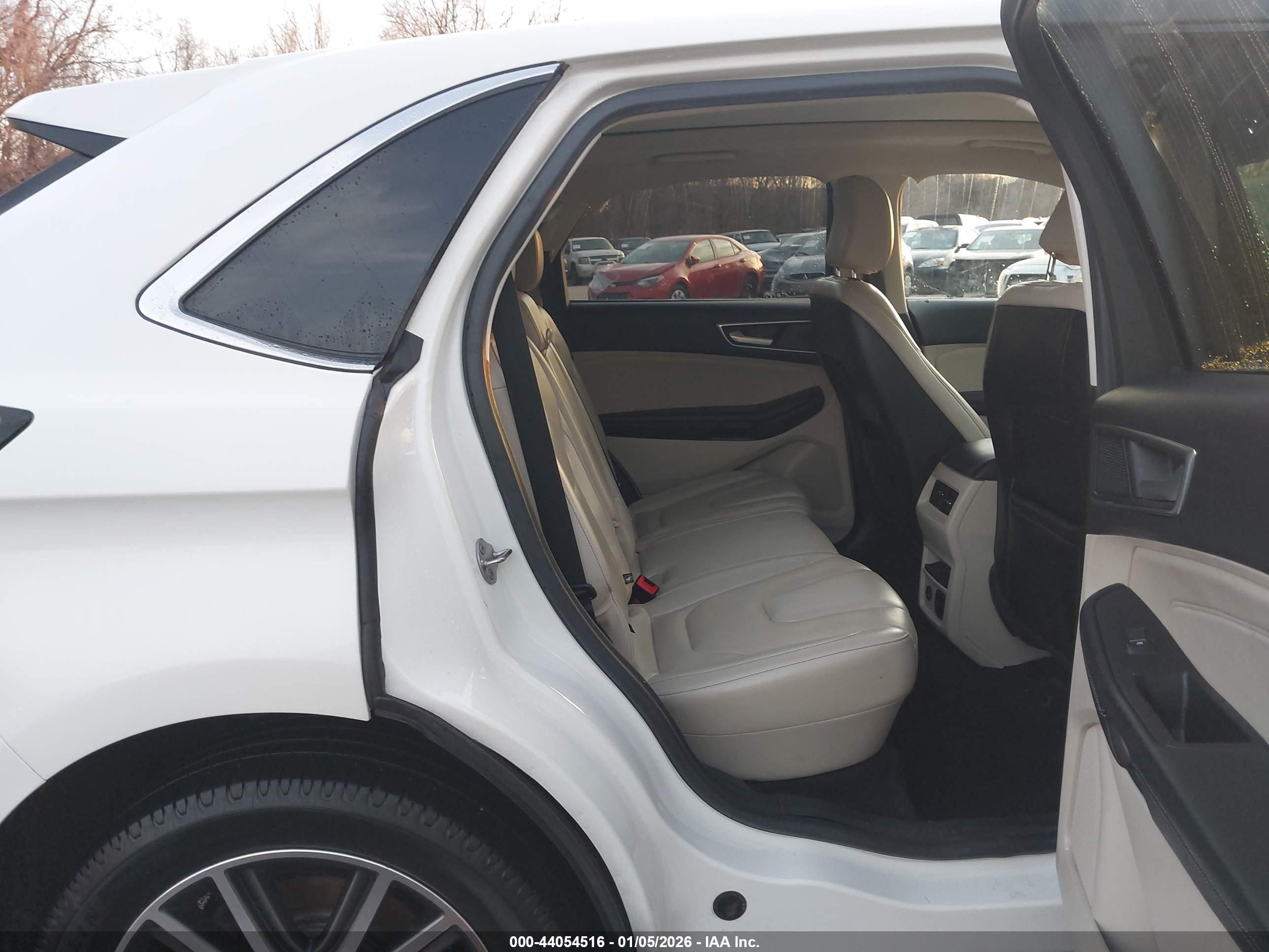 FORD EDGE image 8