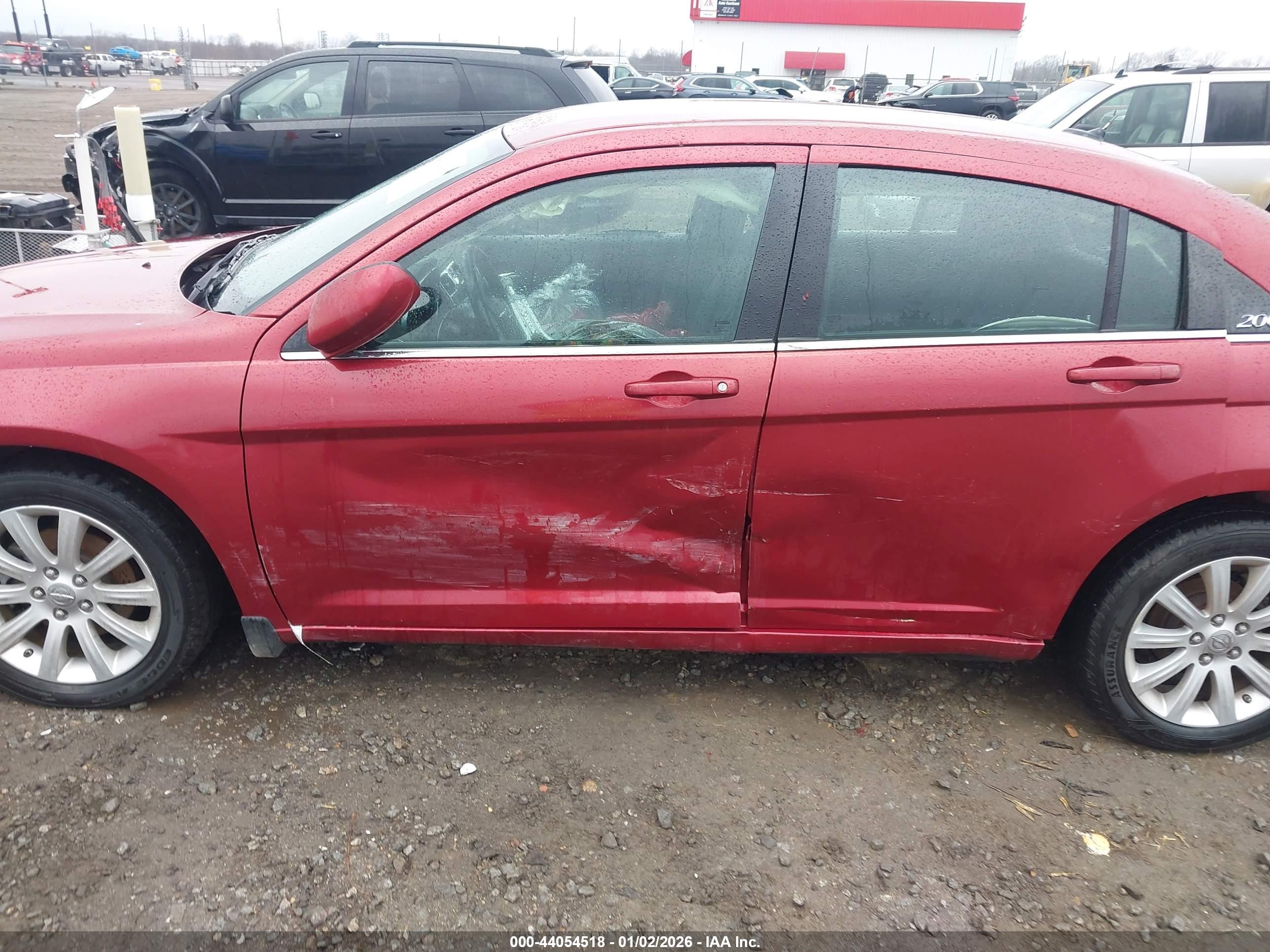 CHRYSLER 200 image 6