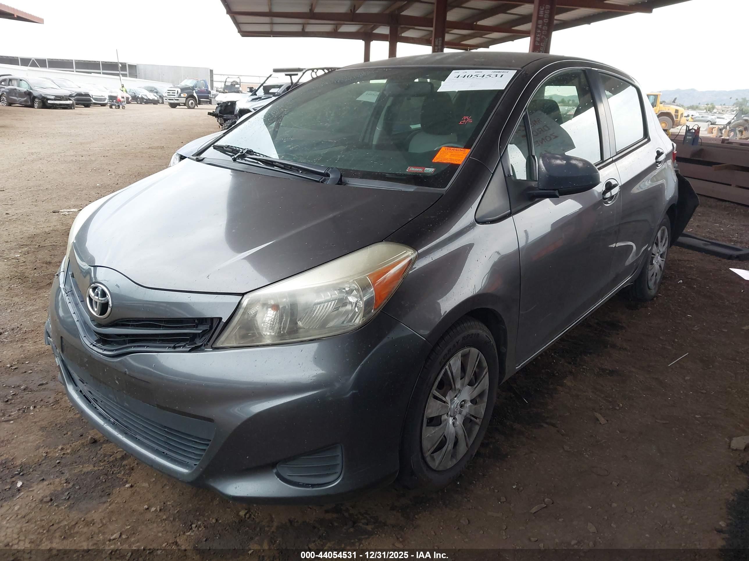 TOYOTA YARIS image 2