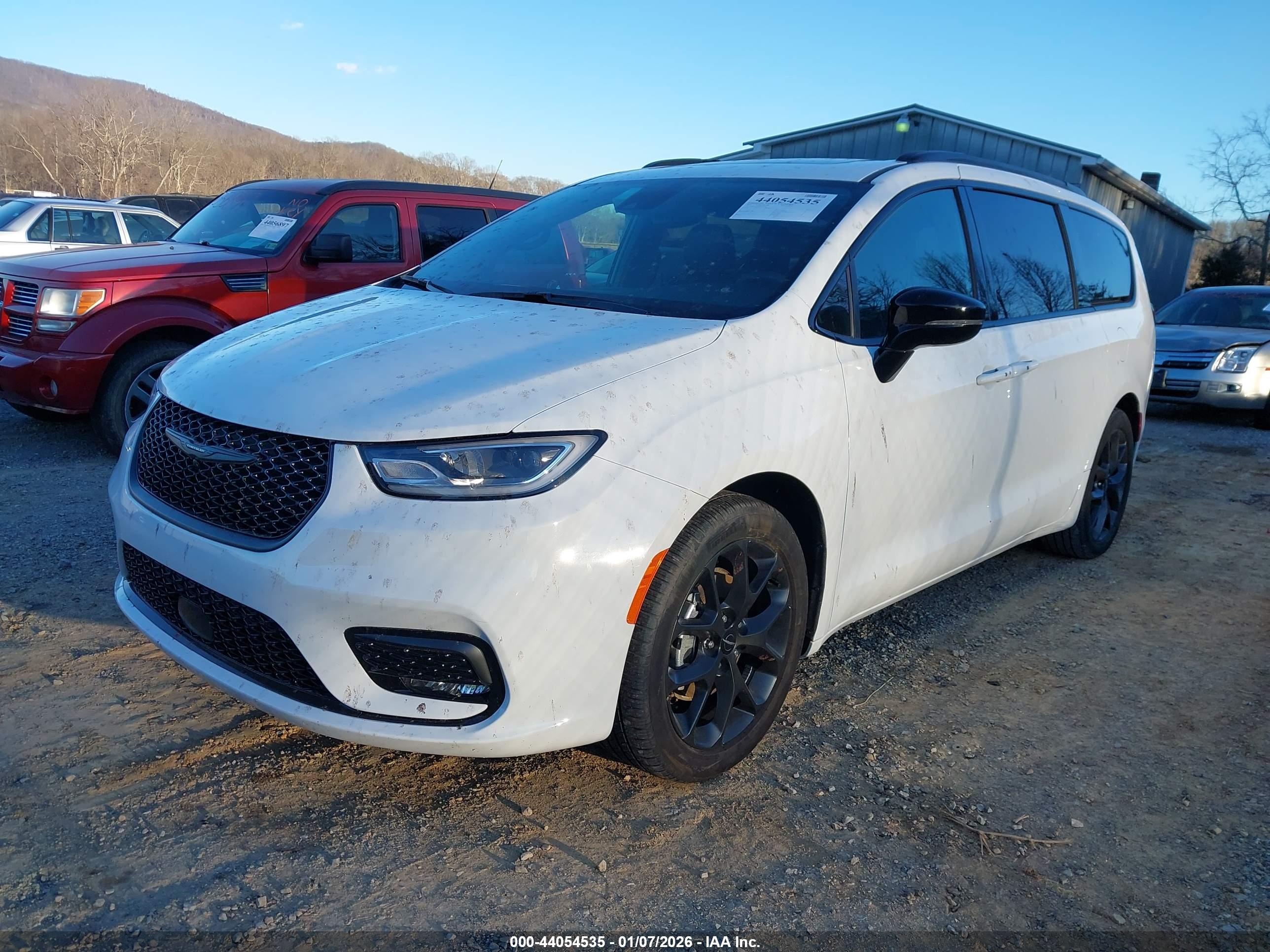 CHRYSLER PACIFICA image 6