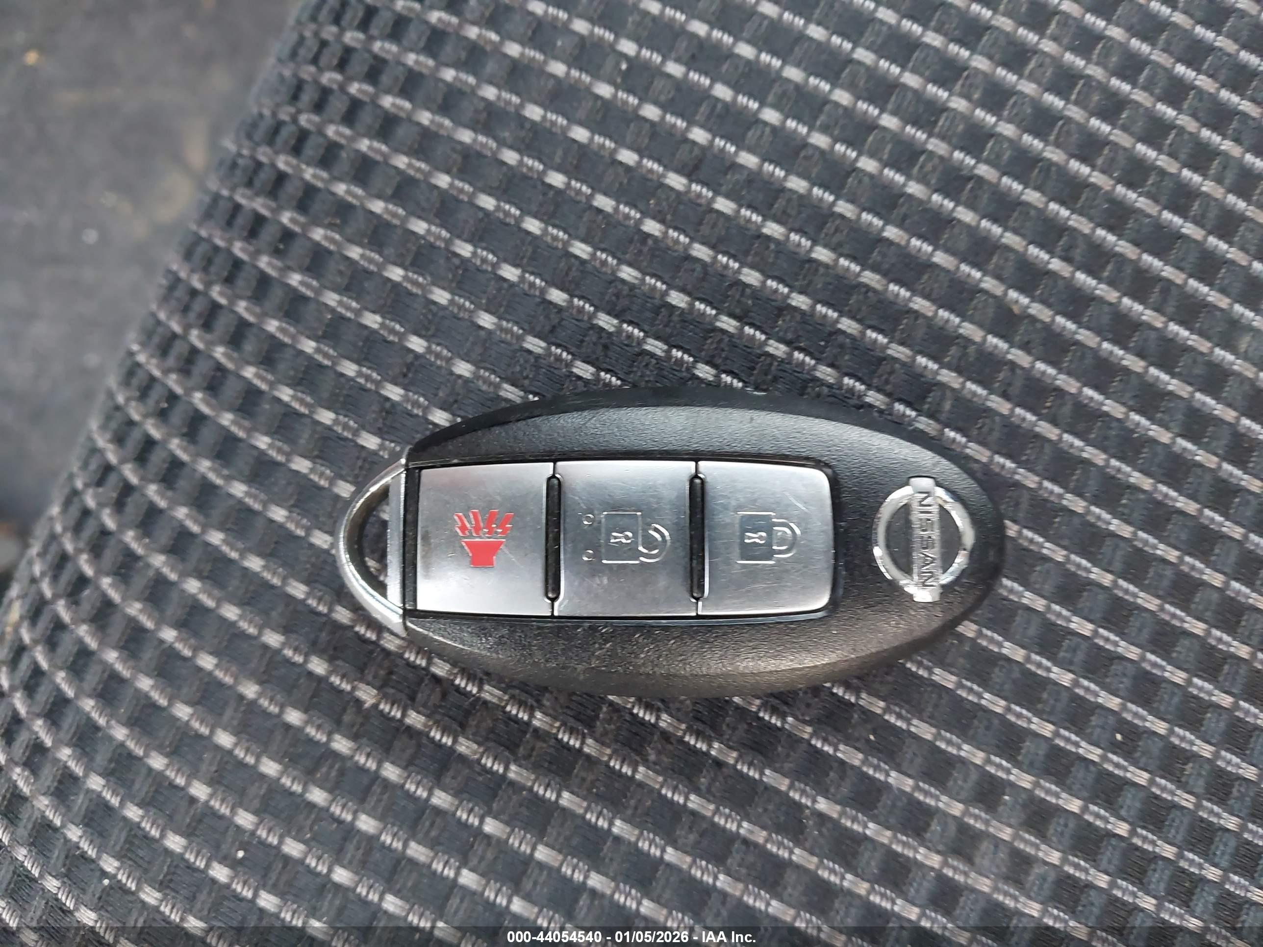 NISSAN VERSA image 11