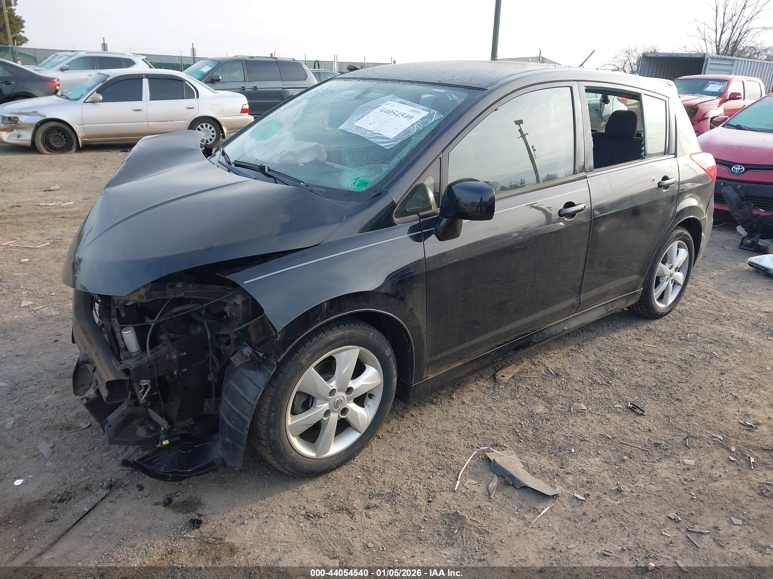NISSAN VERSA image 2