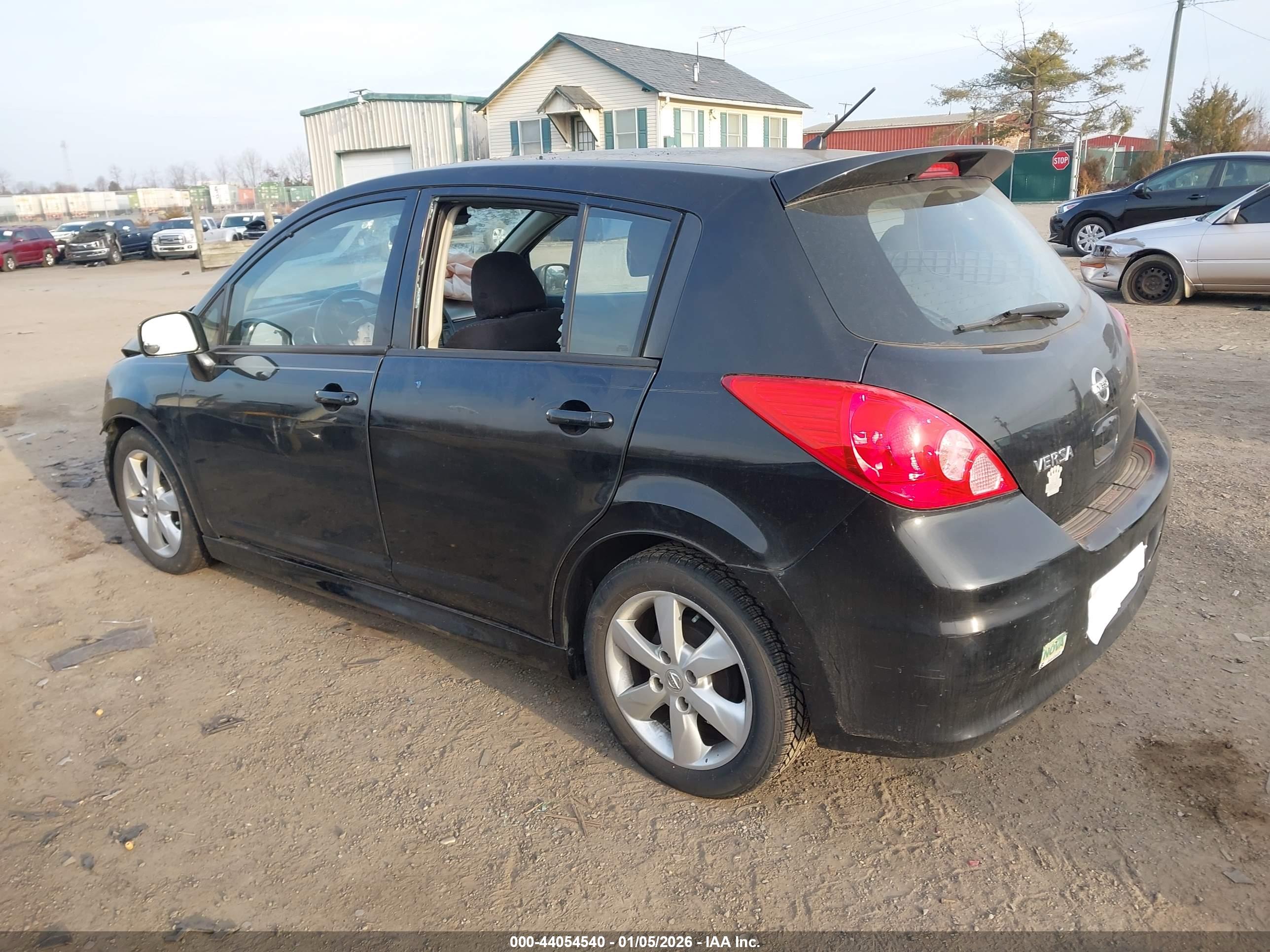 NISSAN VERSA image 3