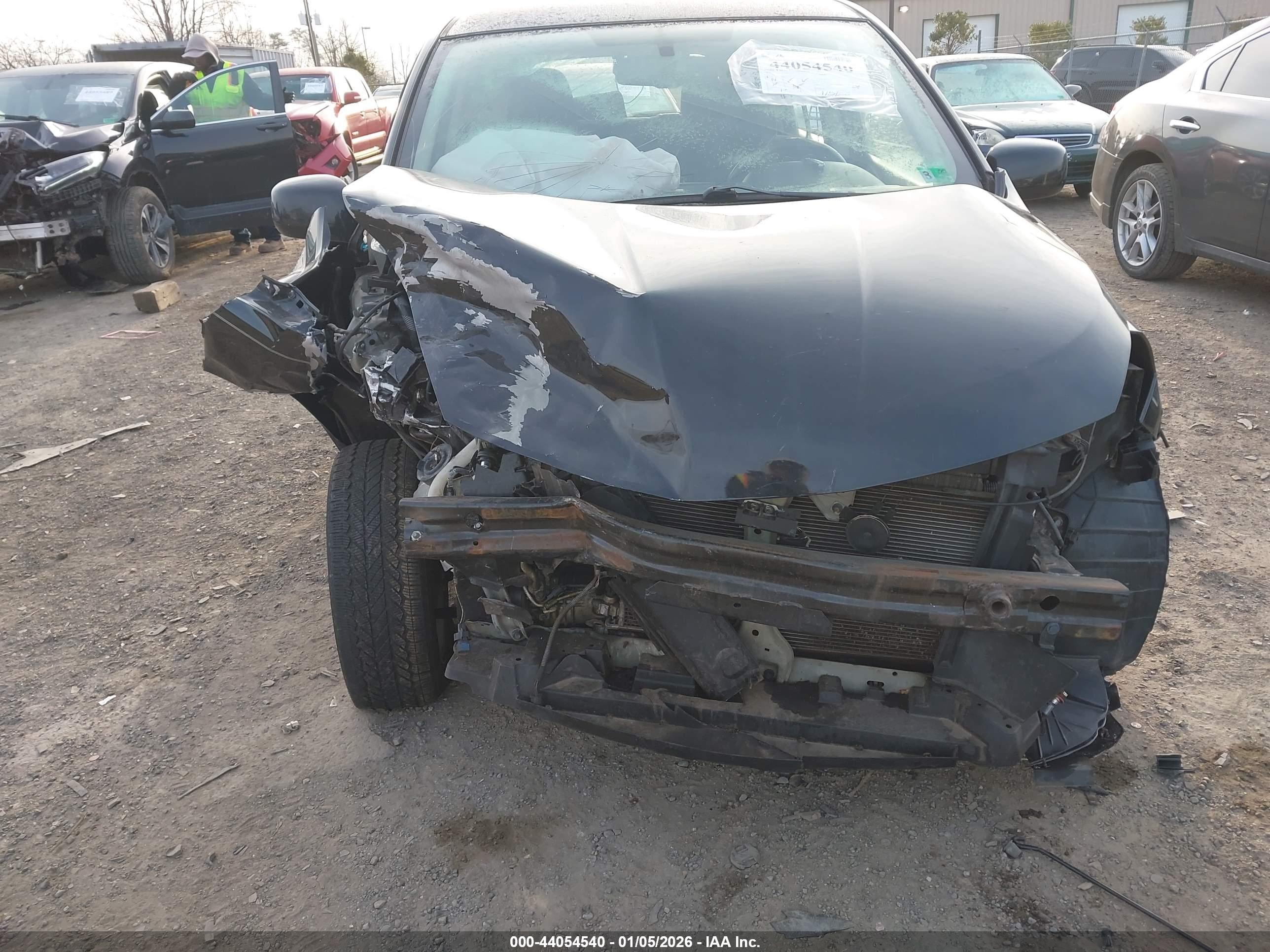 NISSAN VERSA image 6