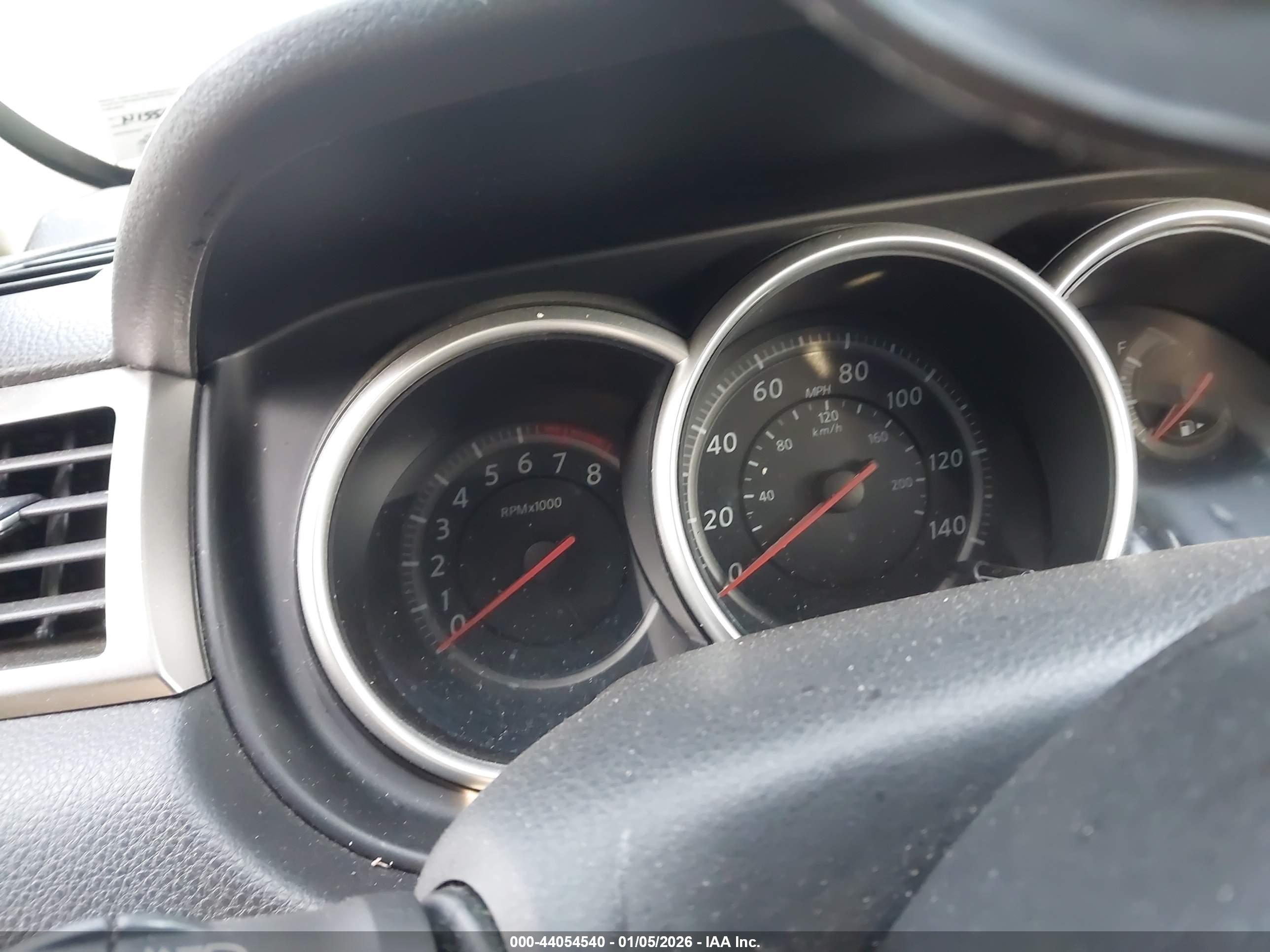 NISSAN VERSA image 7