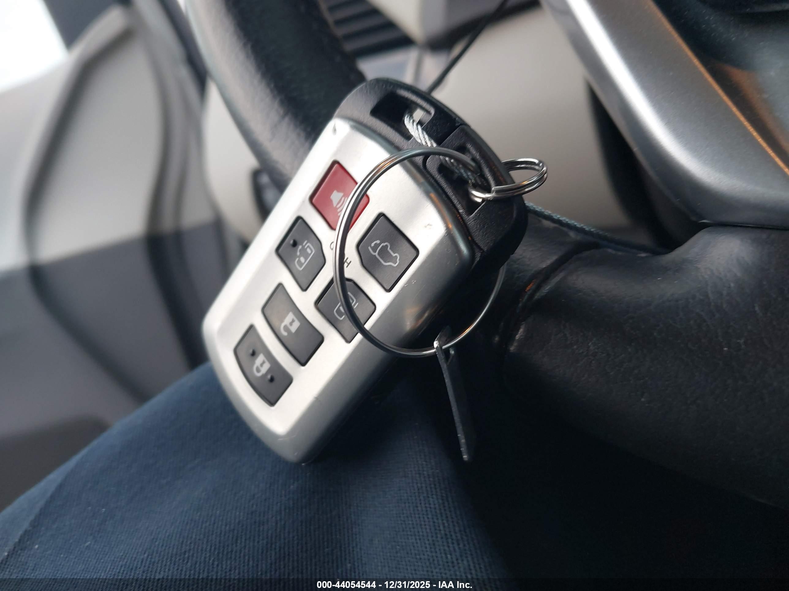 TOYOTA SIENNA image 11
