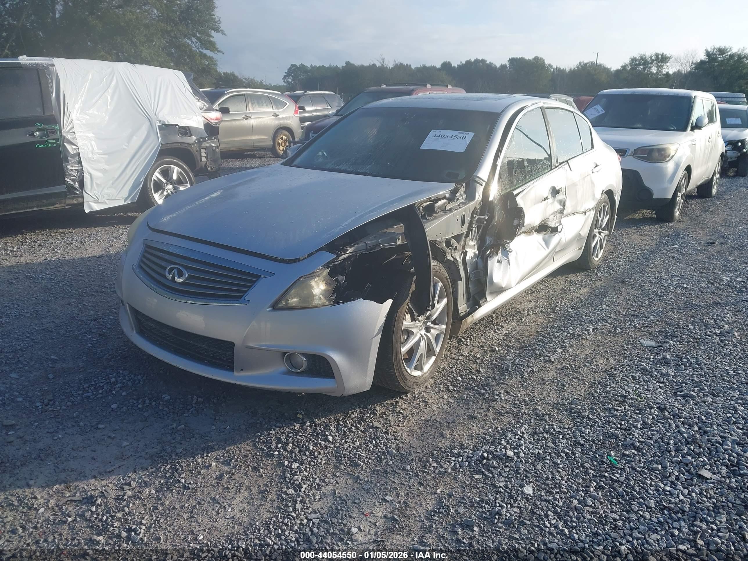 INFINITI G37 image 2