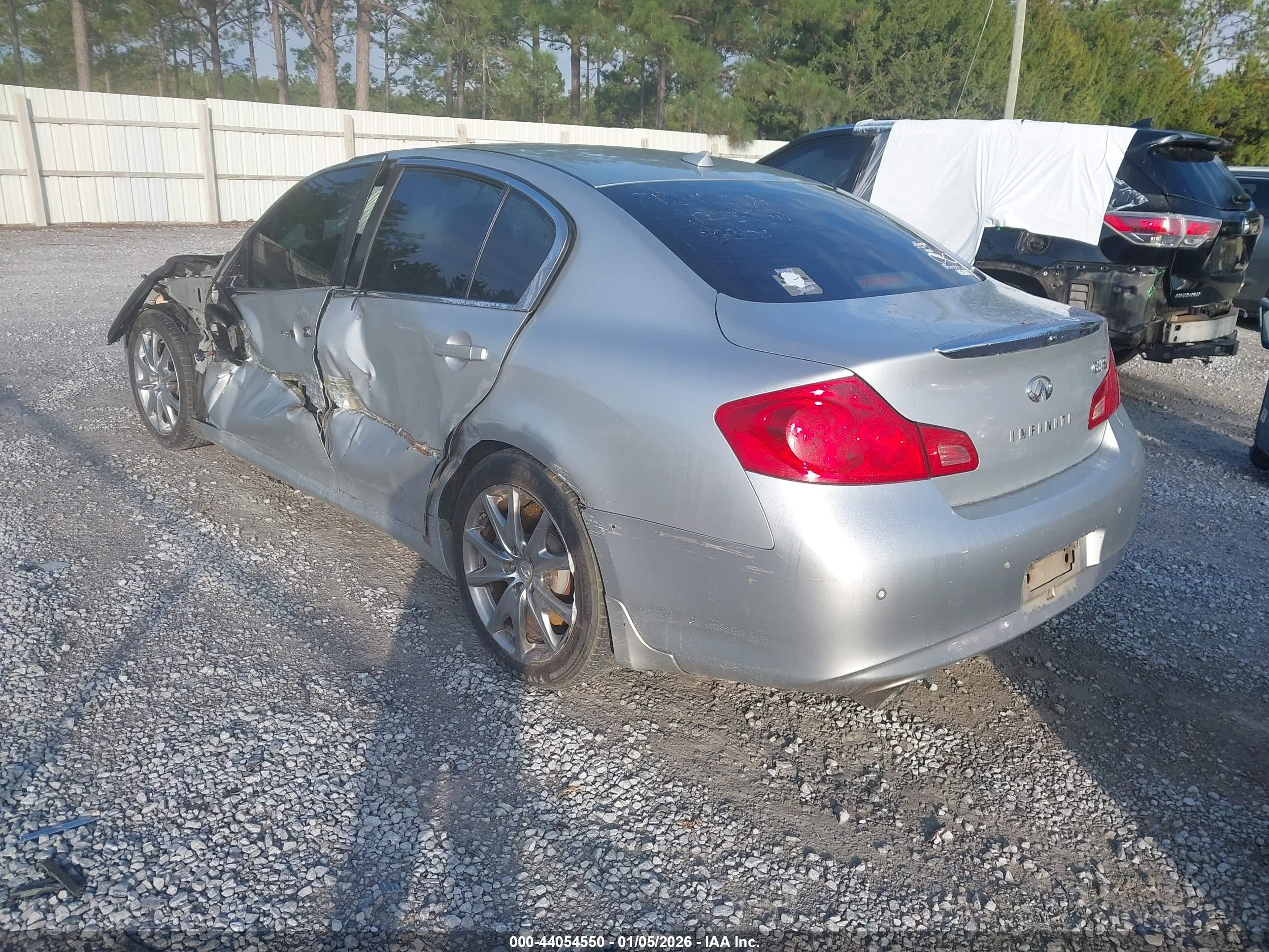 INFINITI G37 image 3
