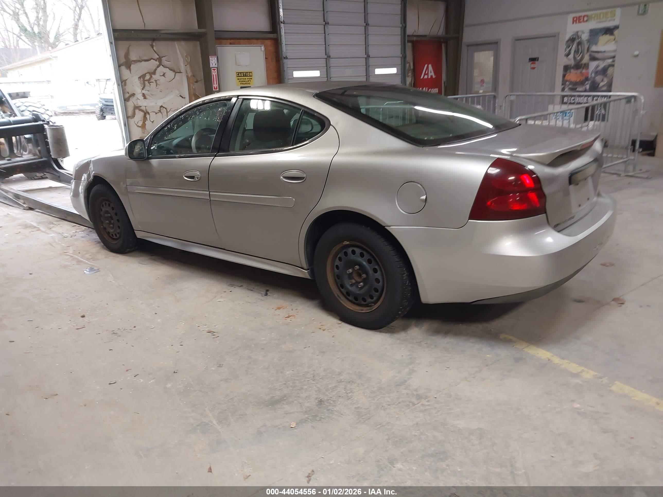 PONTIAC GRAND image 3