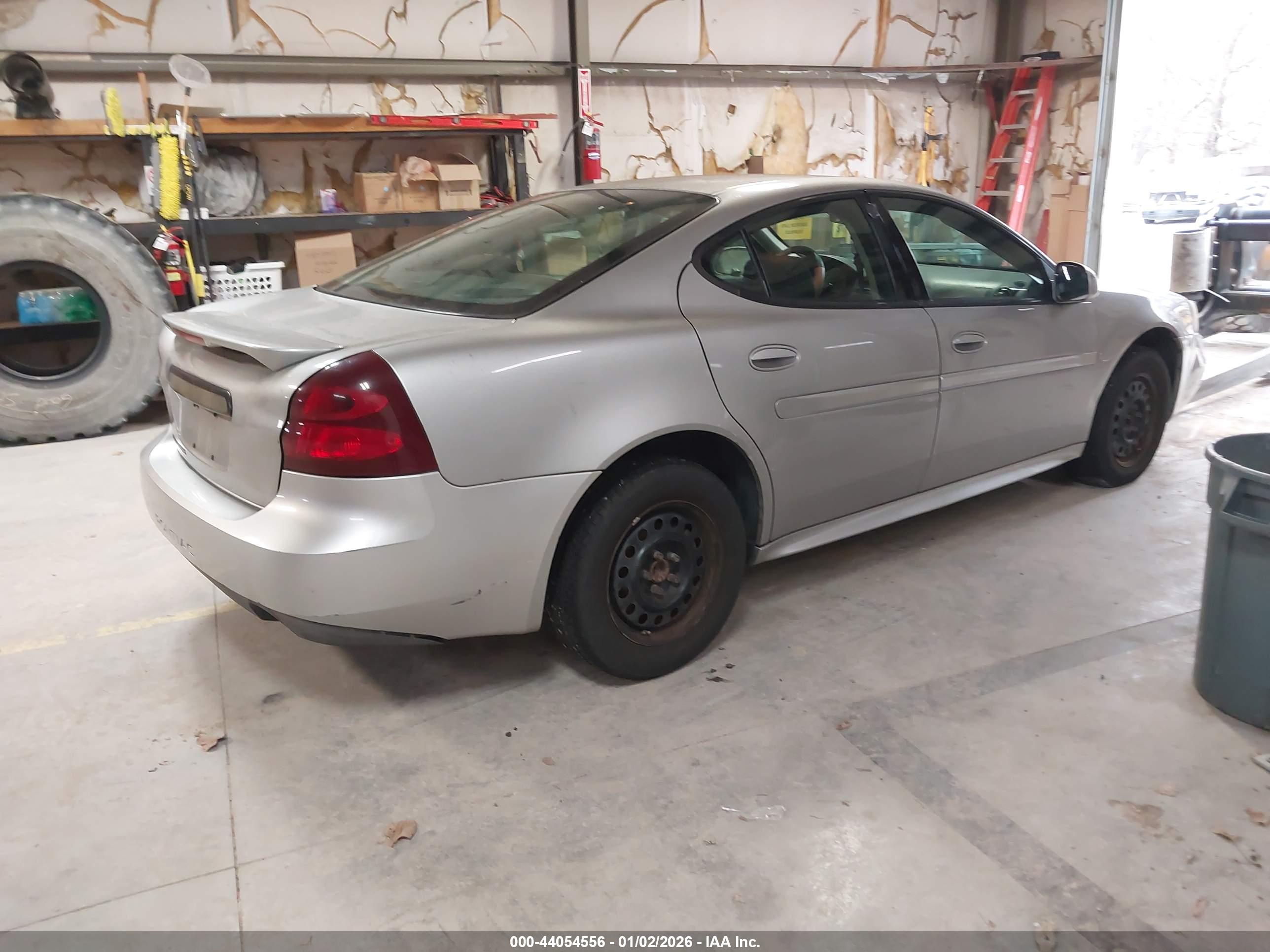 PONTIAC GRAND image 4