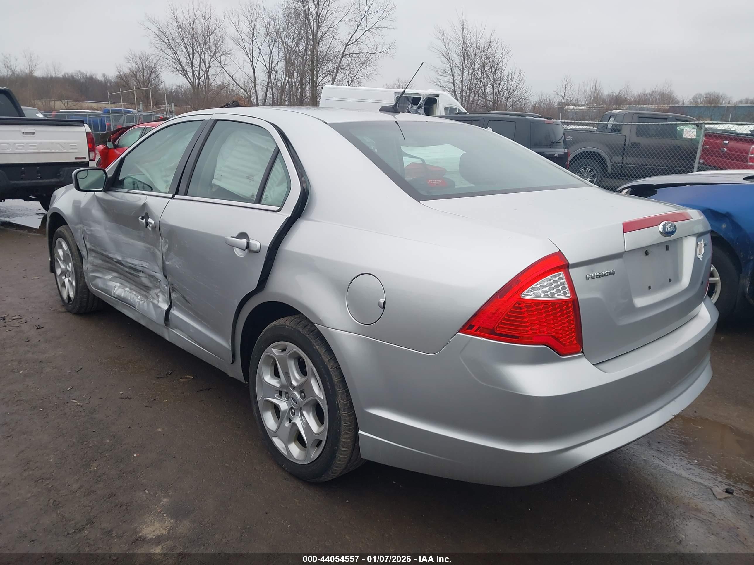 FORD FUSION image 3