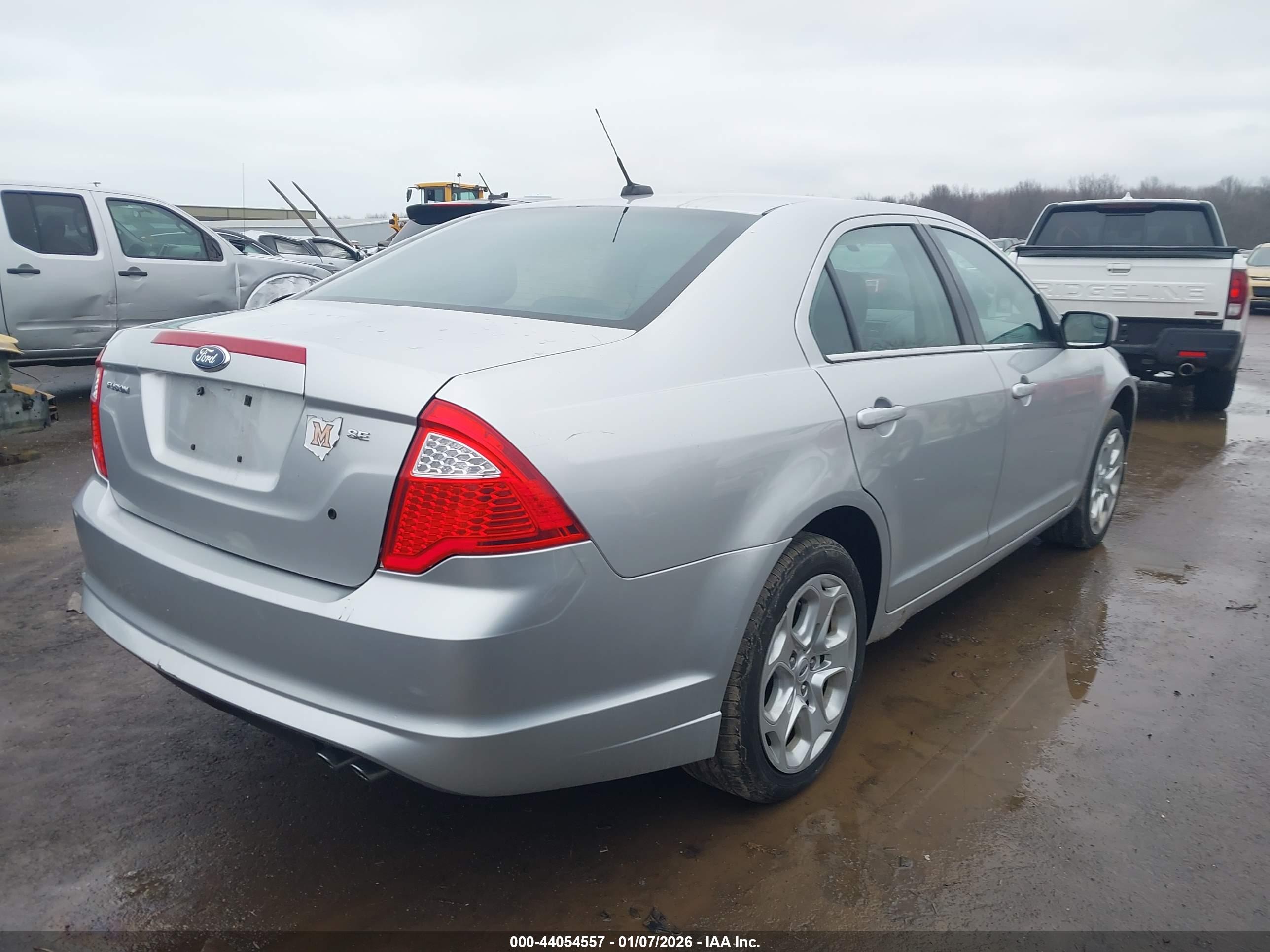 FORD FUSION image 4