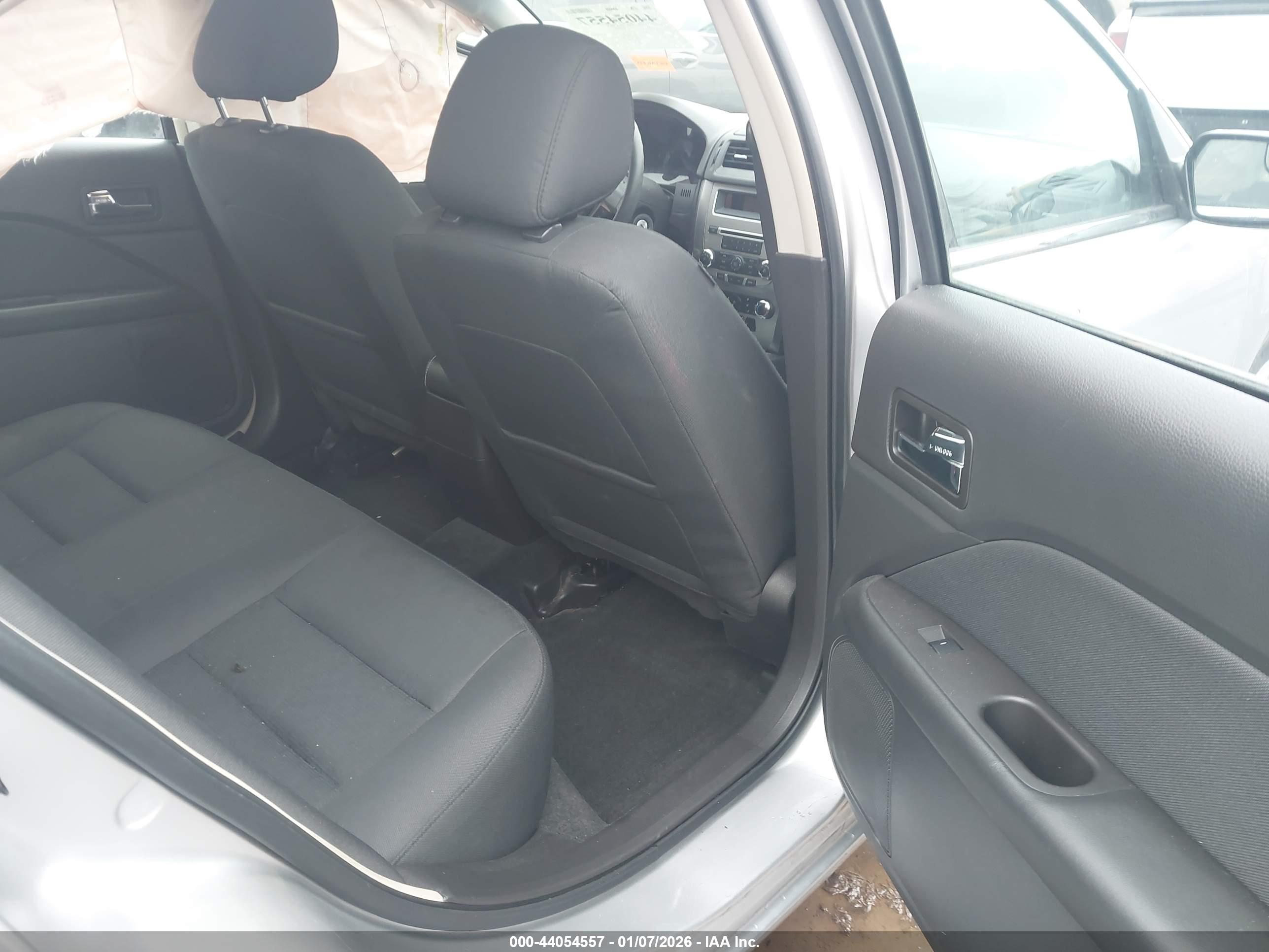 FORD FUSION image 8