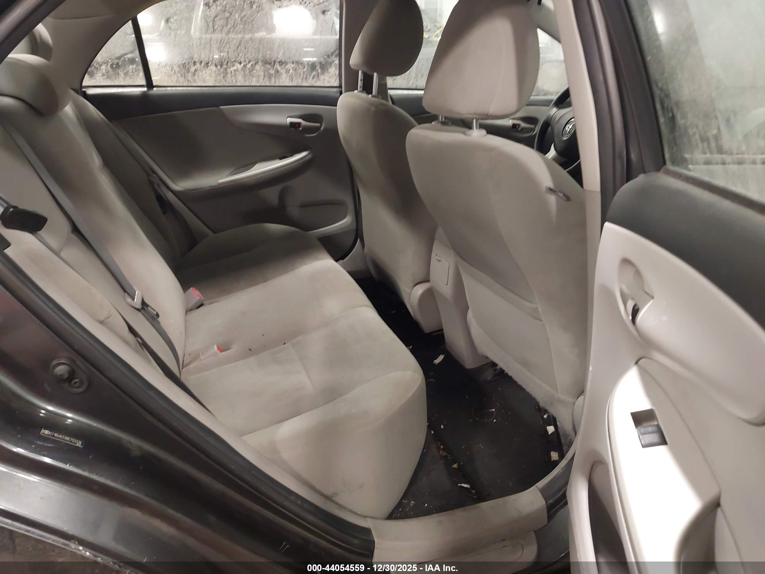 TOYOTA COROLLA image 8