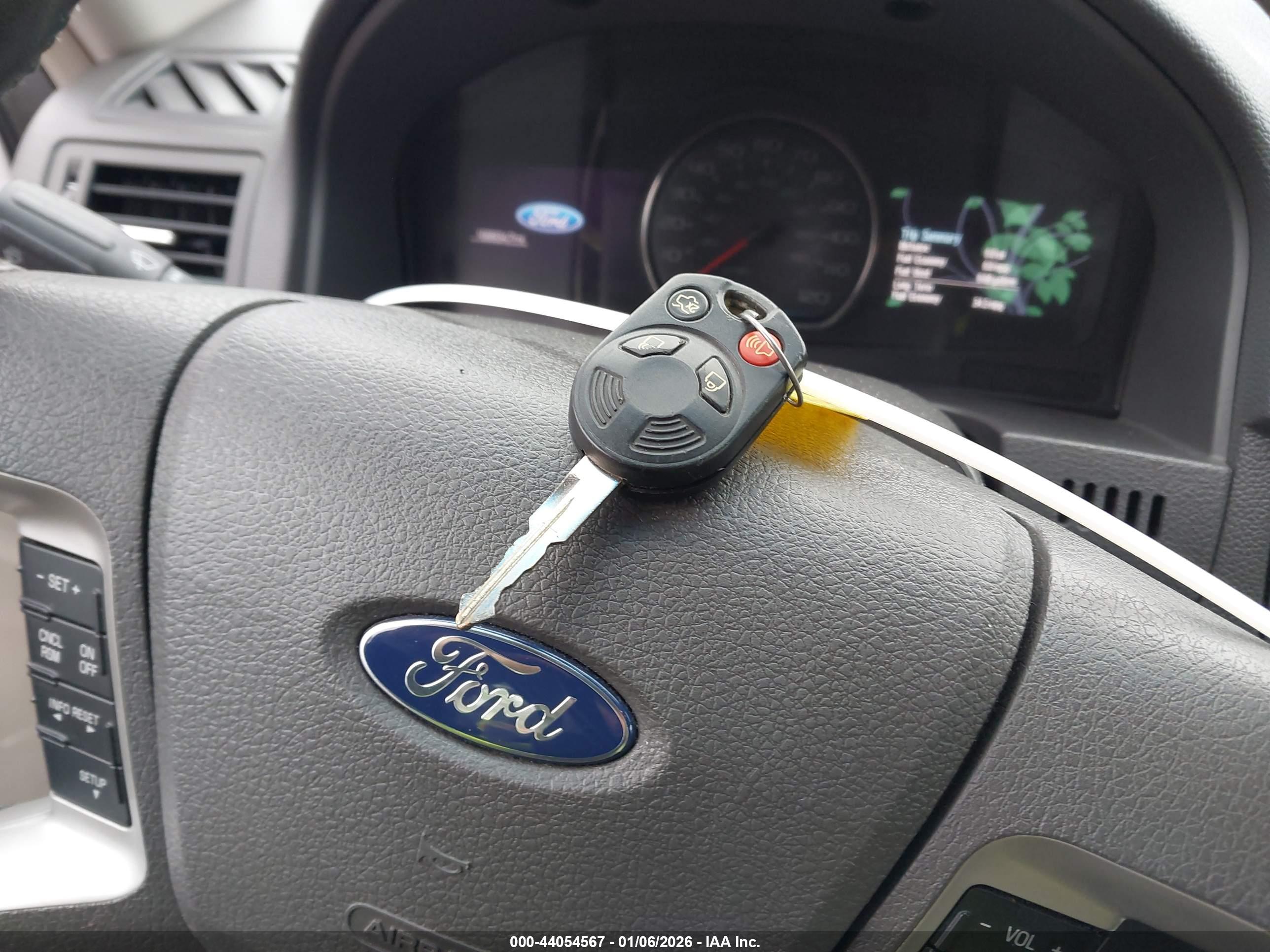 FORD FUSION image 11