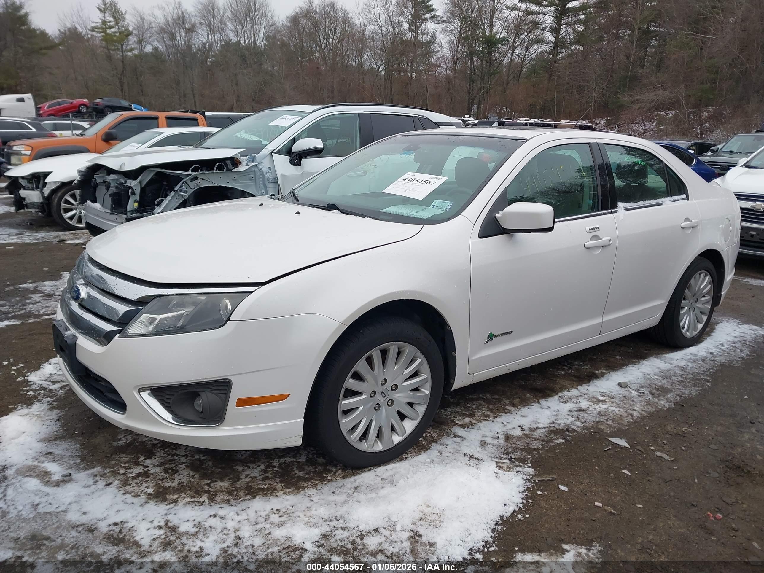 FORD FUSION image 2