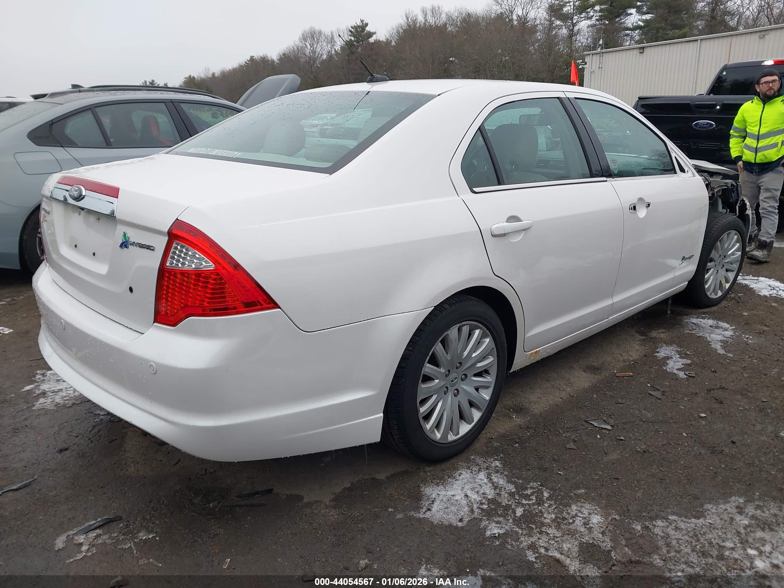 FORD FUSION image 4