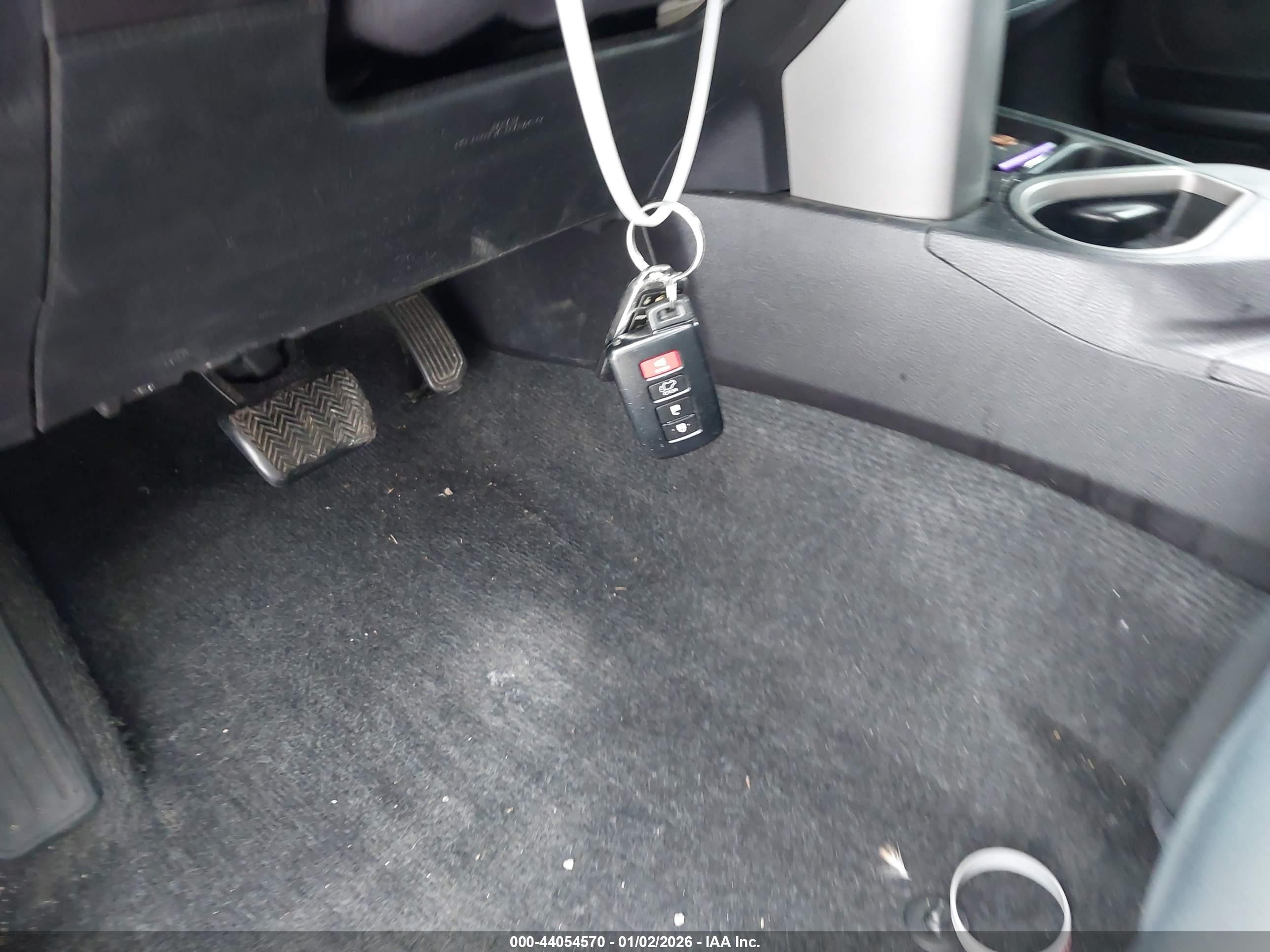 TOYOTA RAV4 image 11