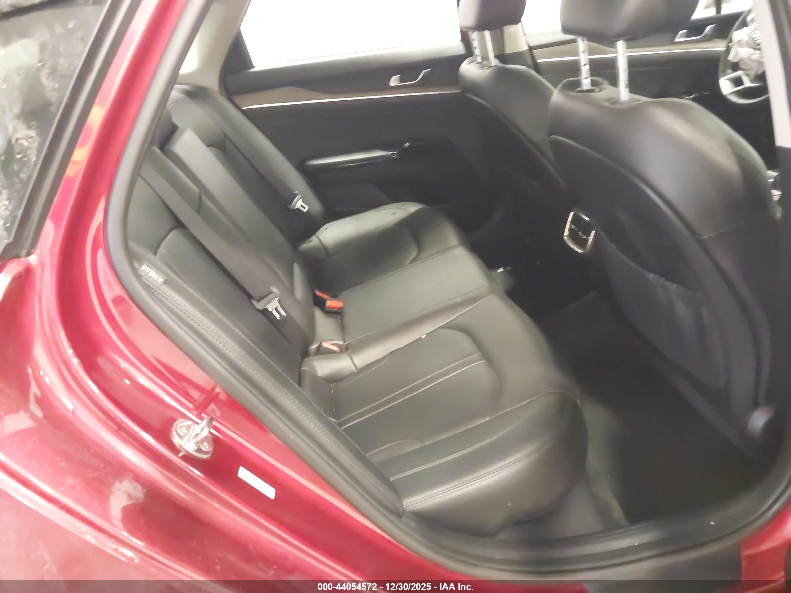 KIA K5 image 8