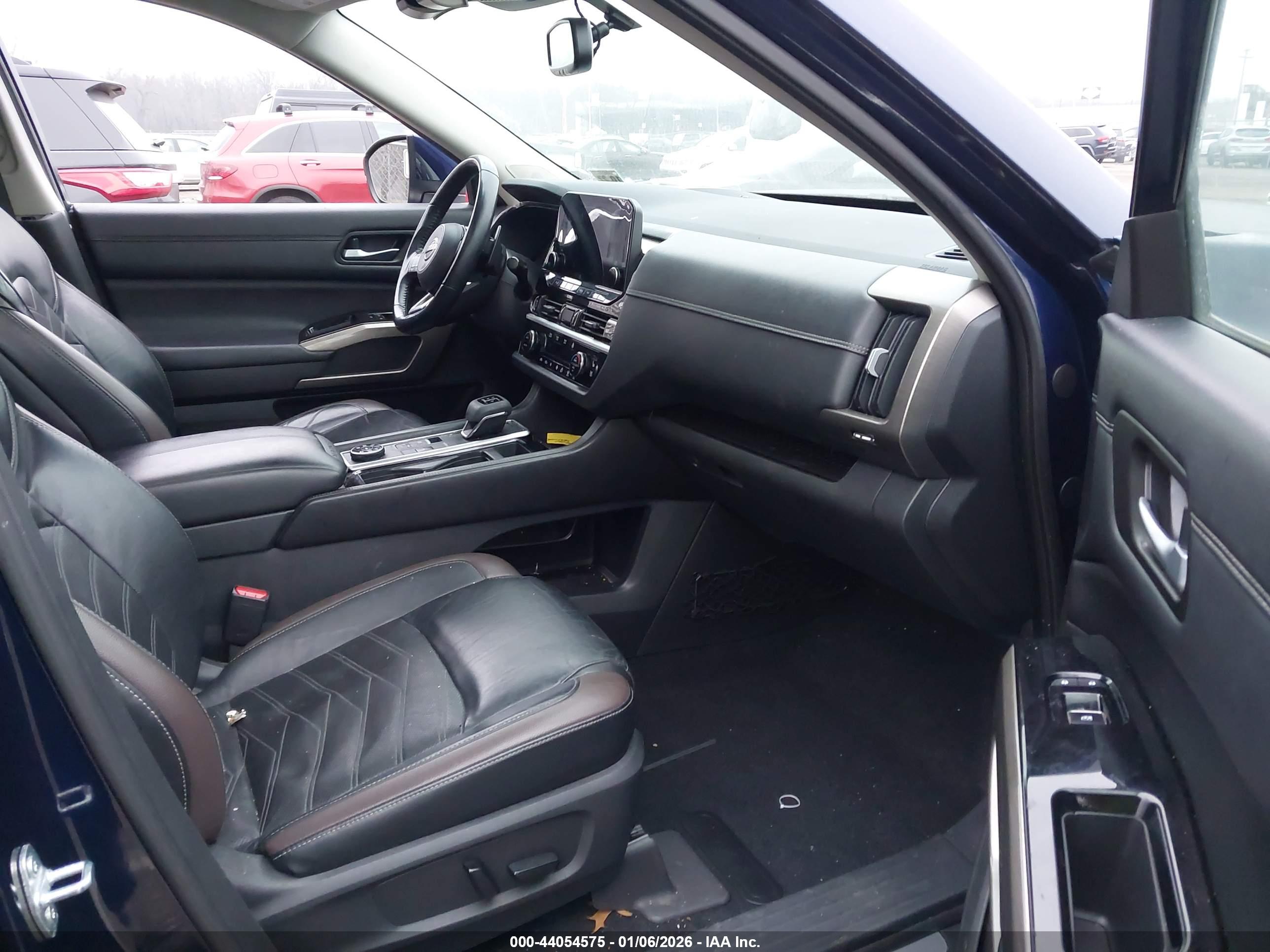 NISSAN PATHFINDER image 5