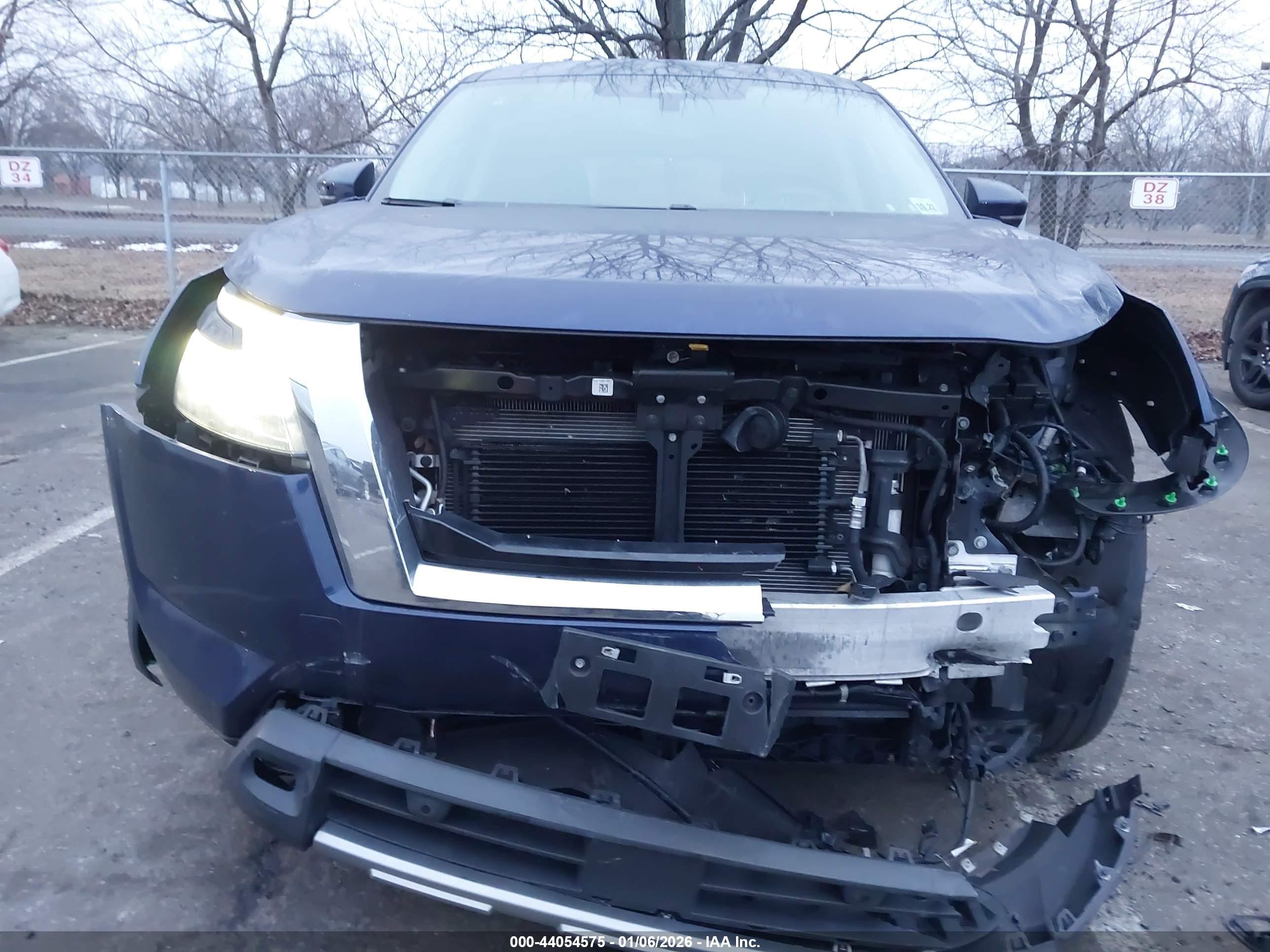 NISSAN PATHFINDER image 6