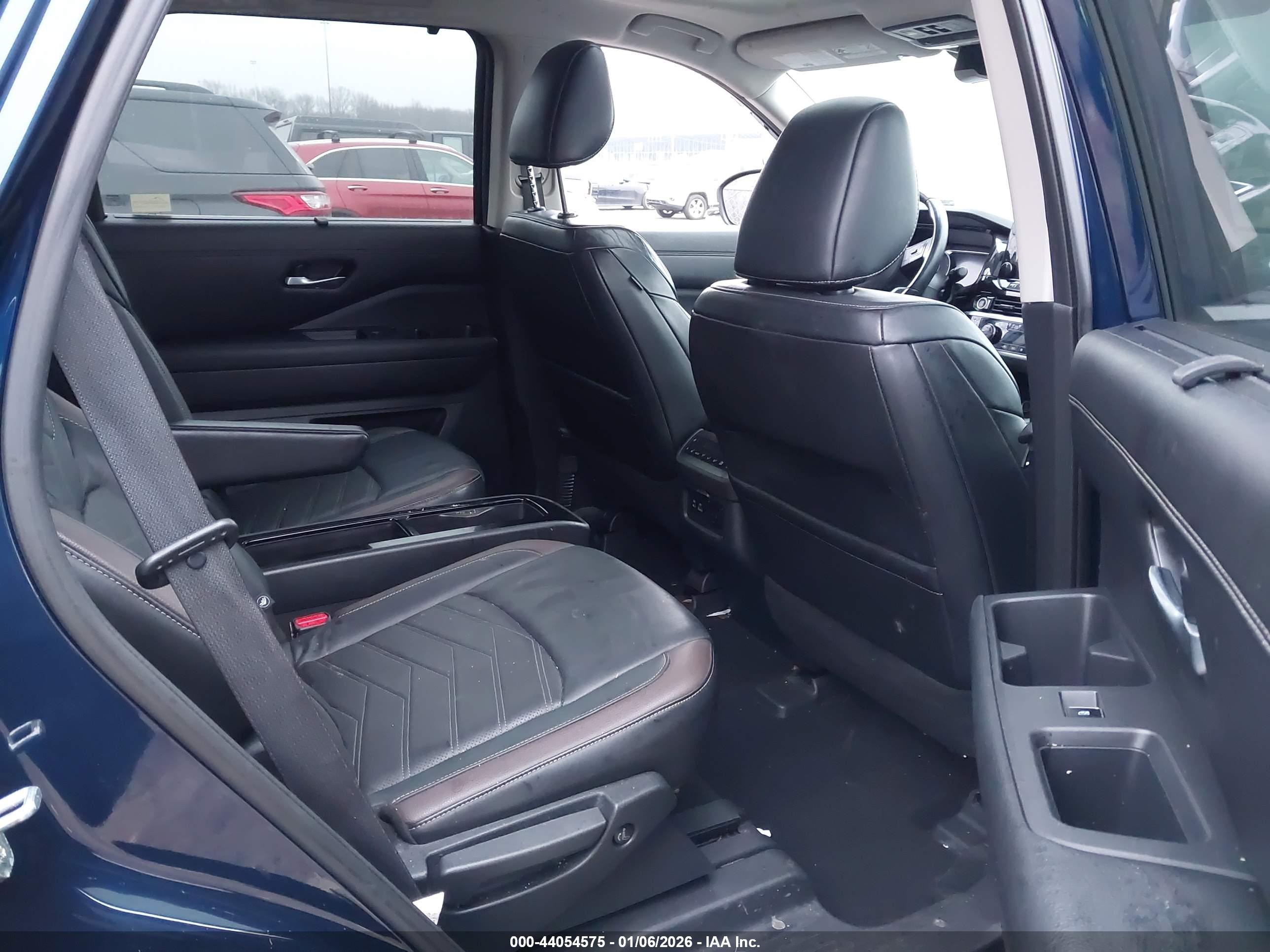 NISSAN PATHFINDER image 8