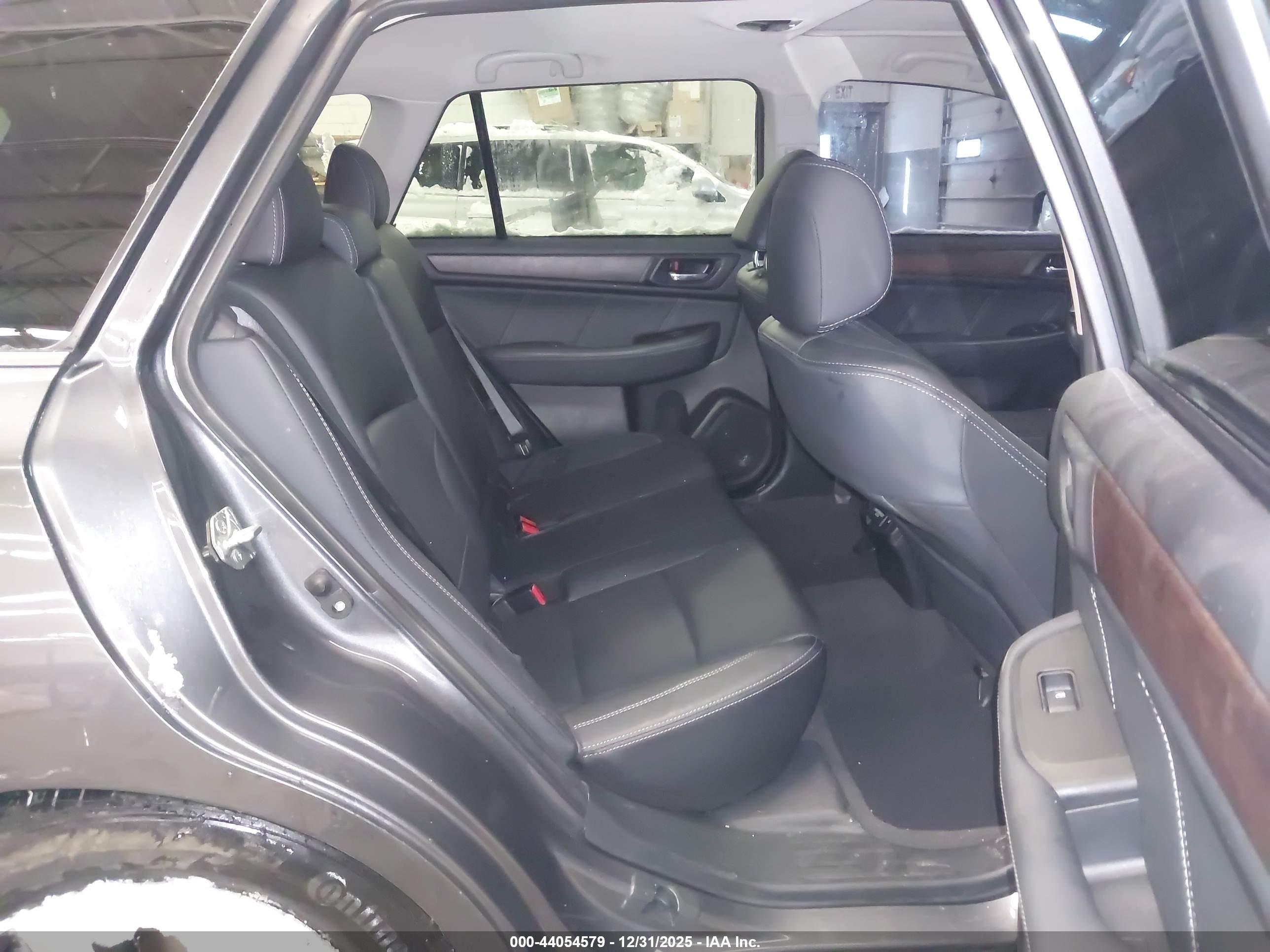 SUBARU OUTBACK image 8