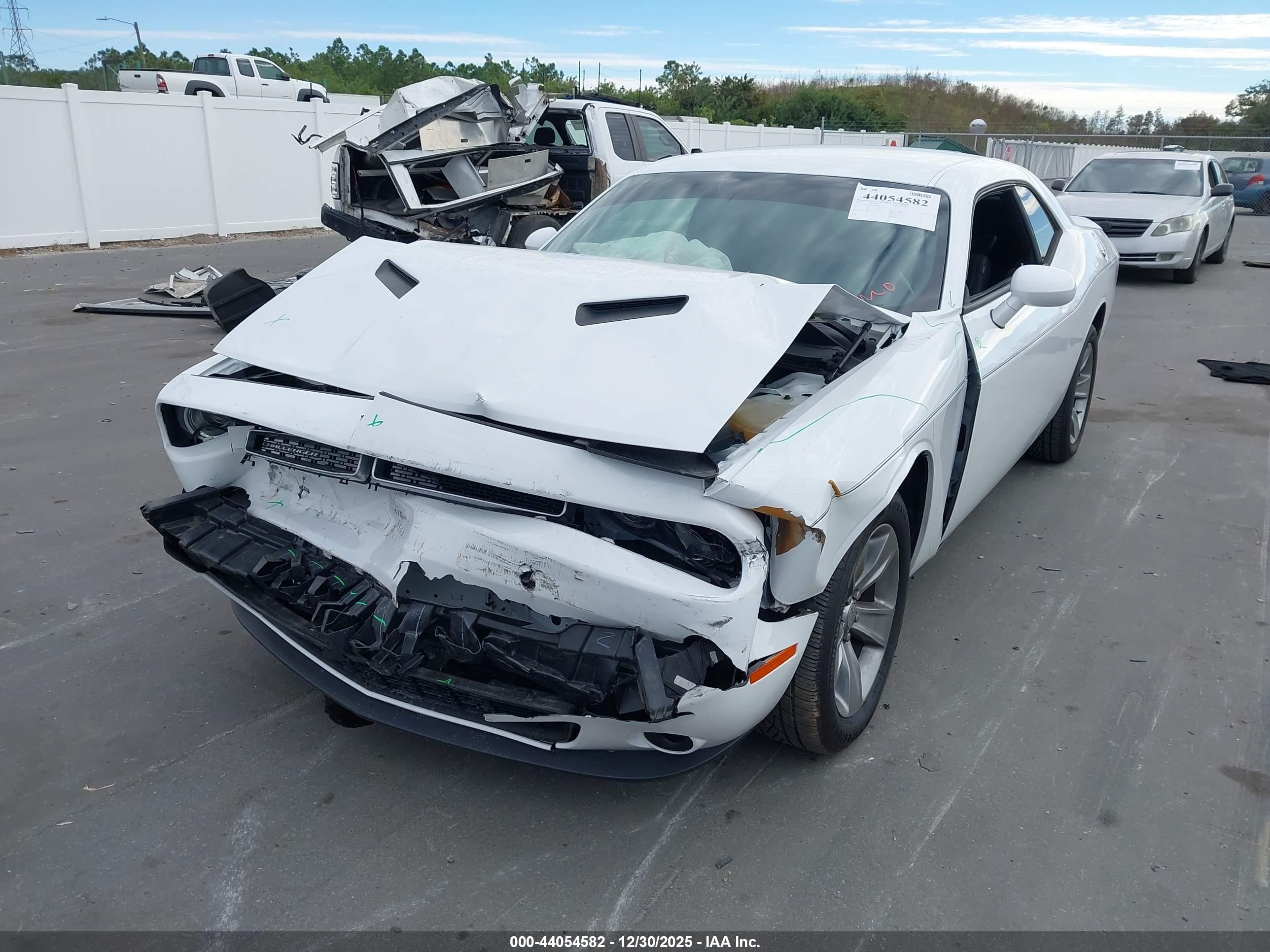 DODGE CHALLENGER image 2
