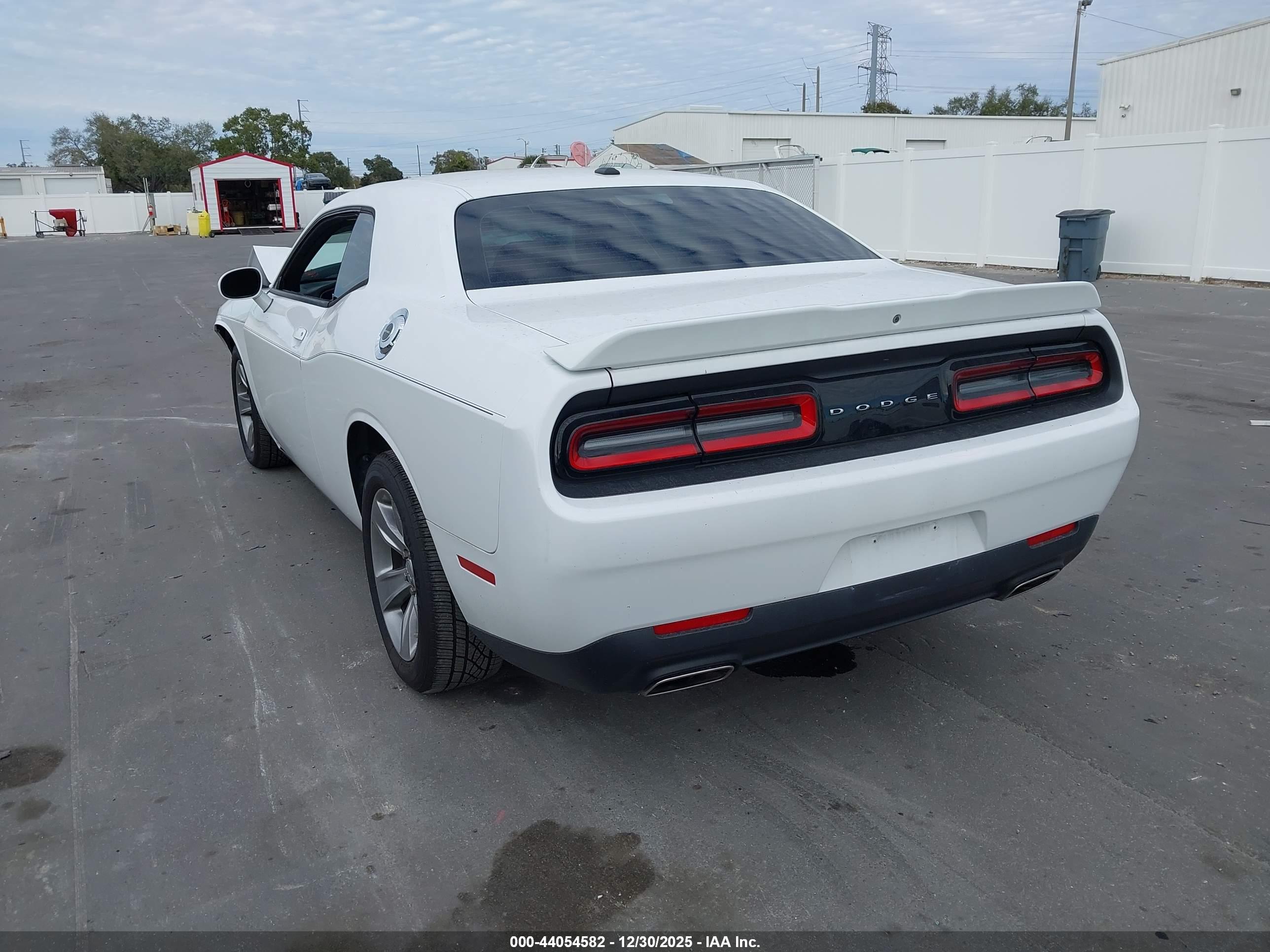 DODGE CHALLENGER image 3