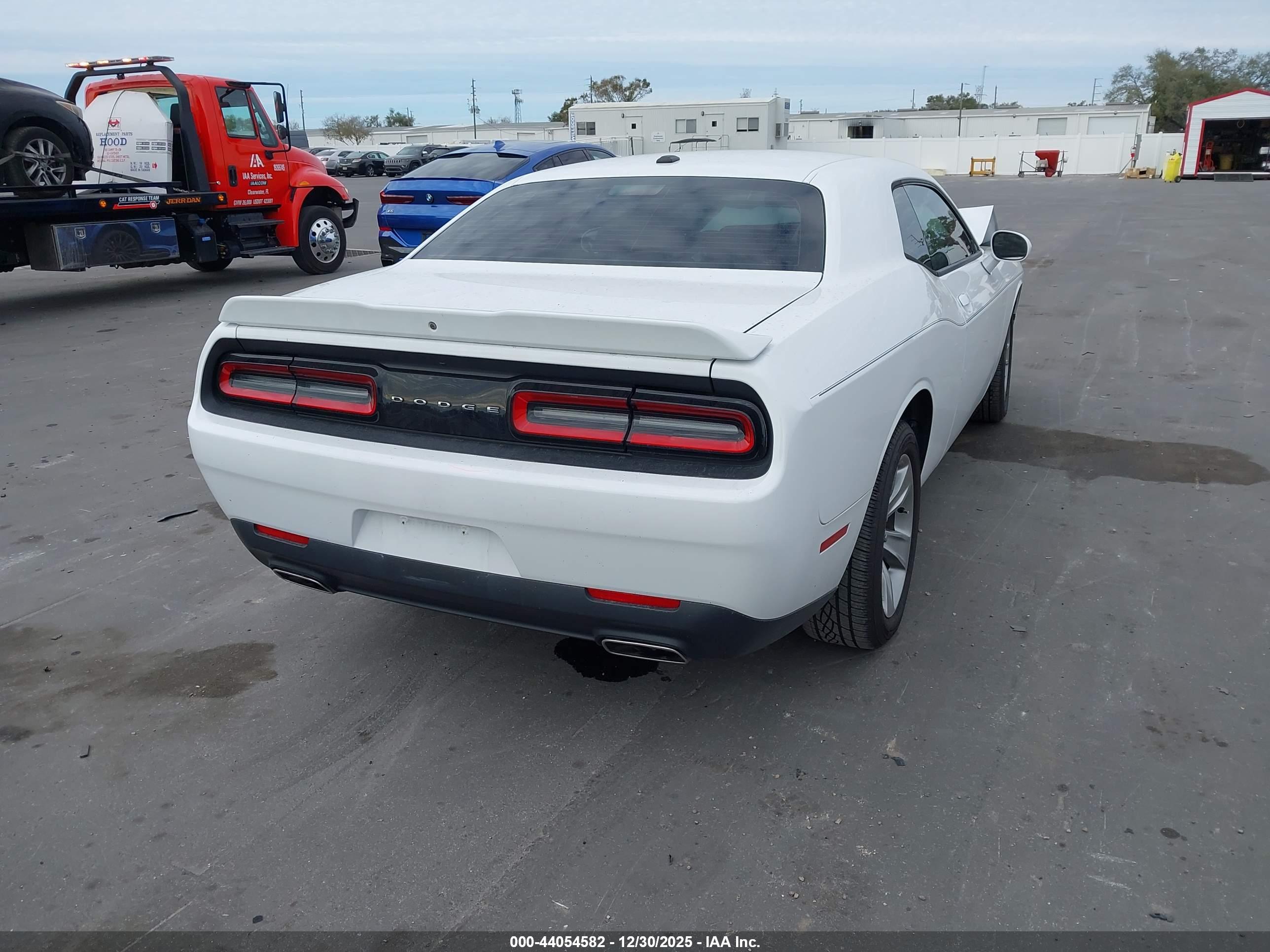 DODGE CHALLENGER image 4