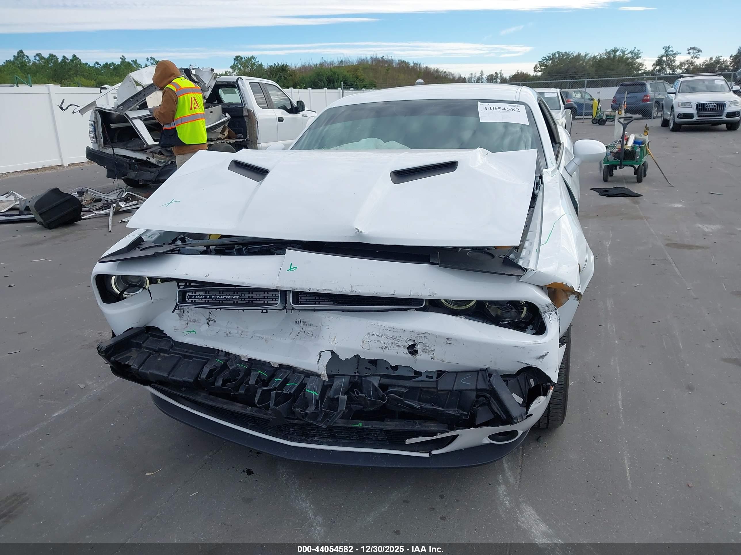 DODGE CHALLENGER image 6
