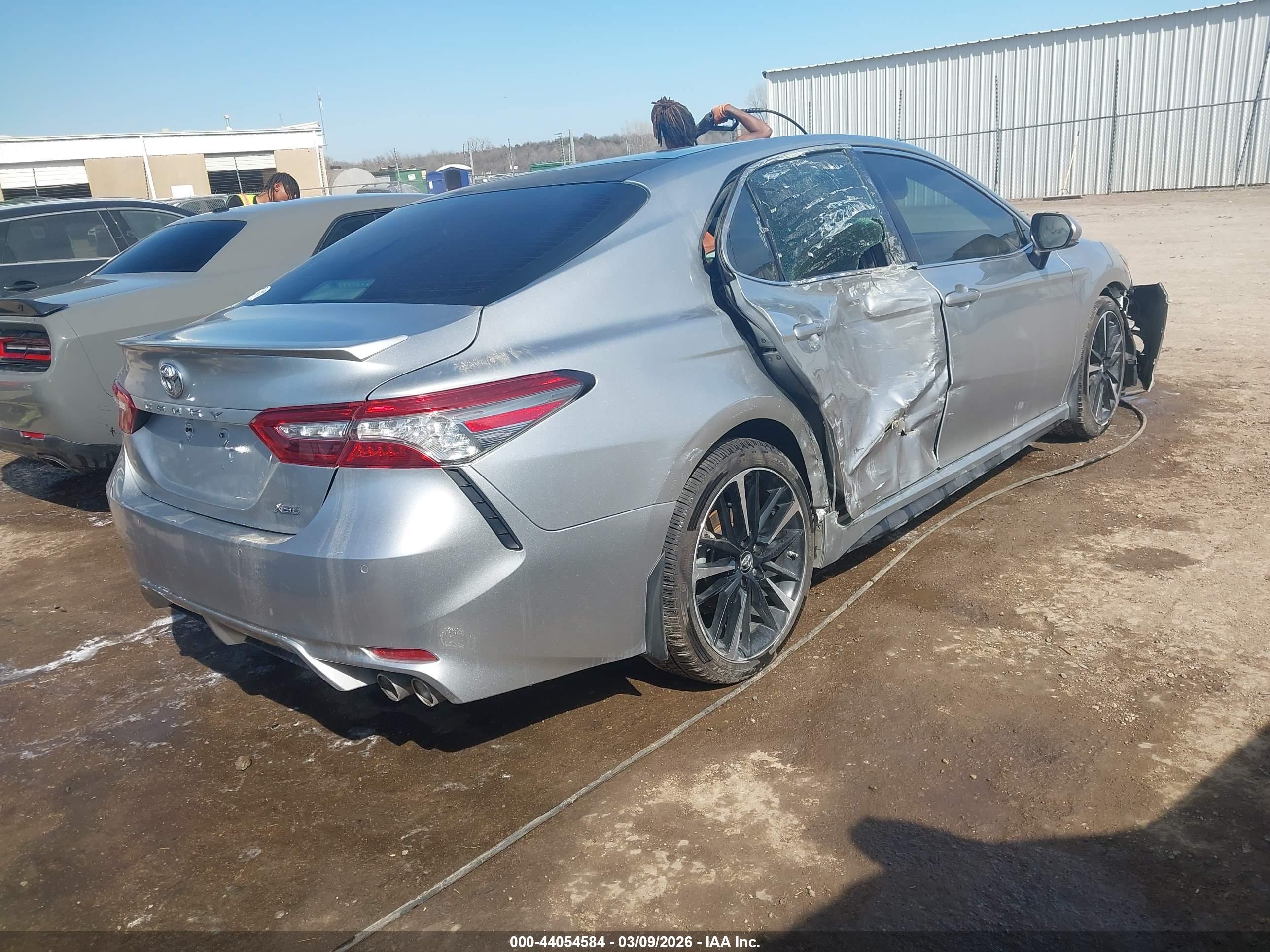 TOYOTA CAMRY image 4