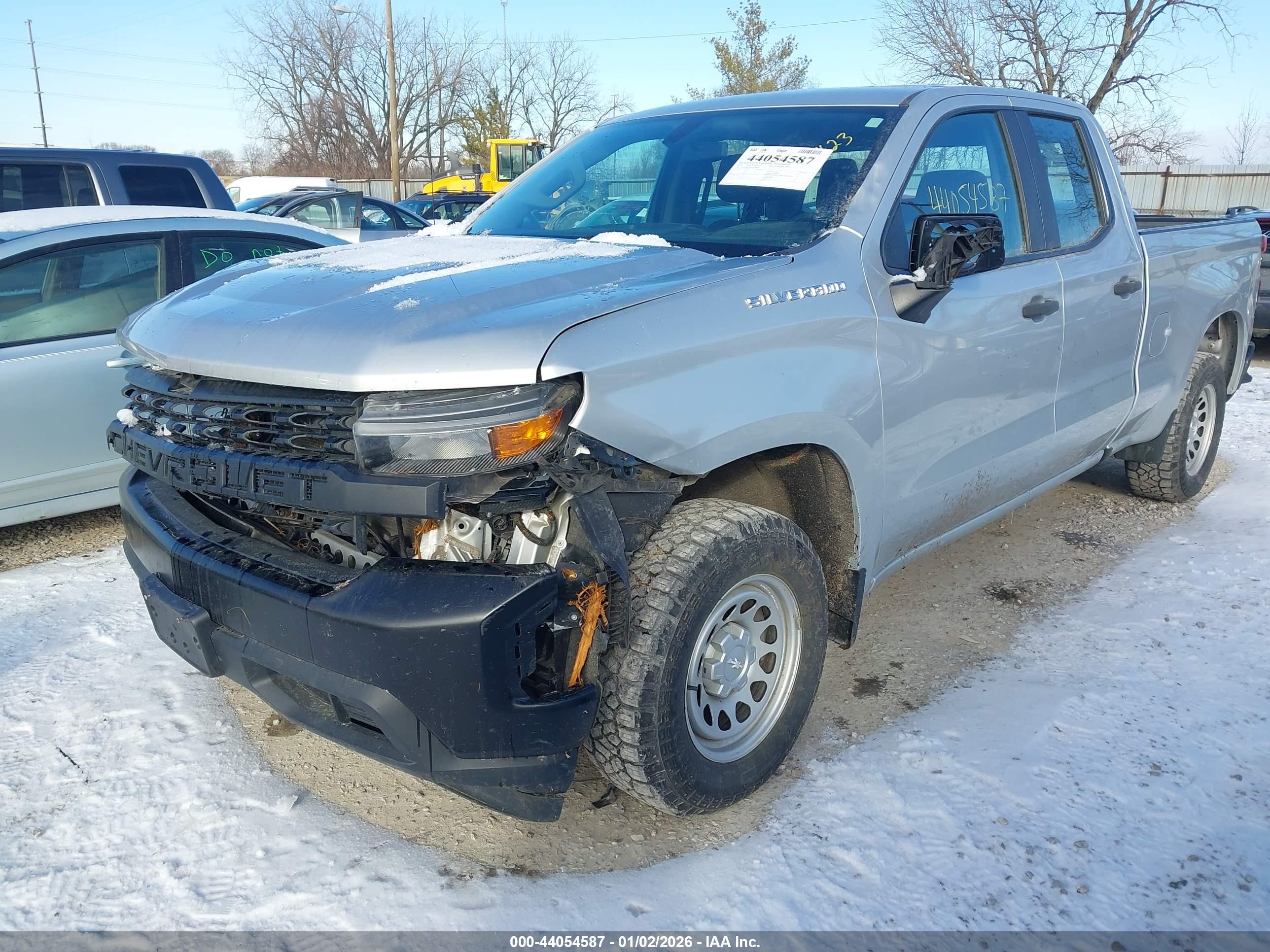 CHEVROLET SILVERADO image 2
