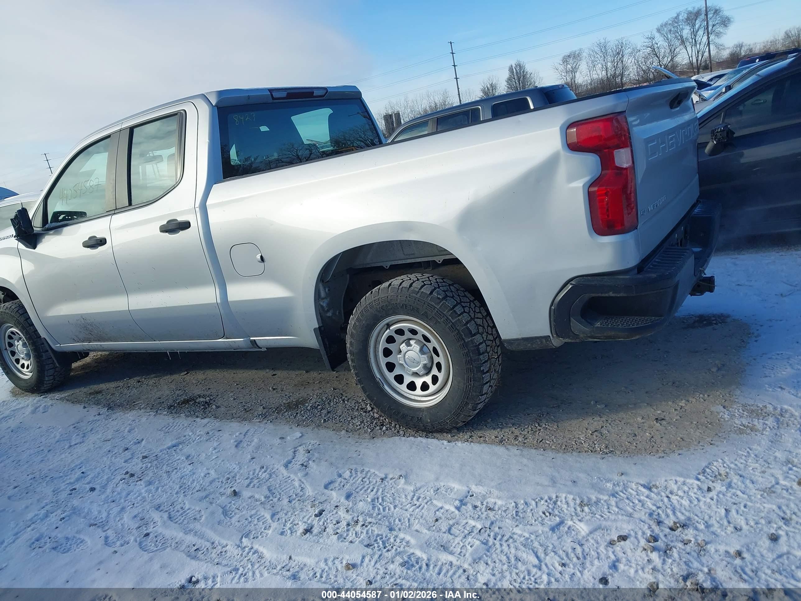 CHEVROLET SILVERADO image 3