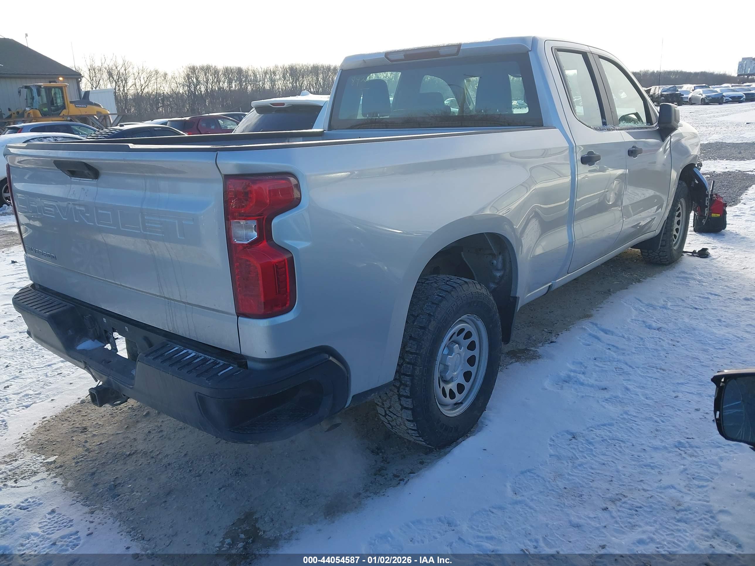 CHEVROLET SILVERADO image 4