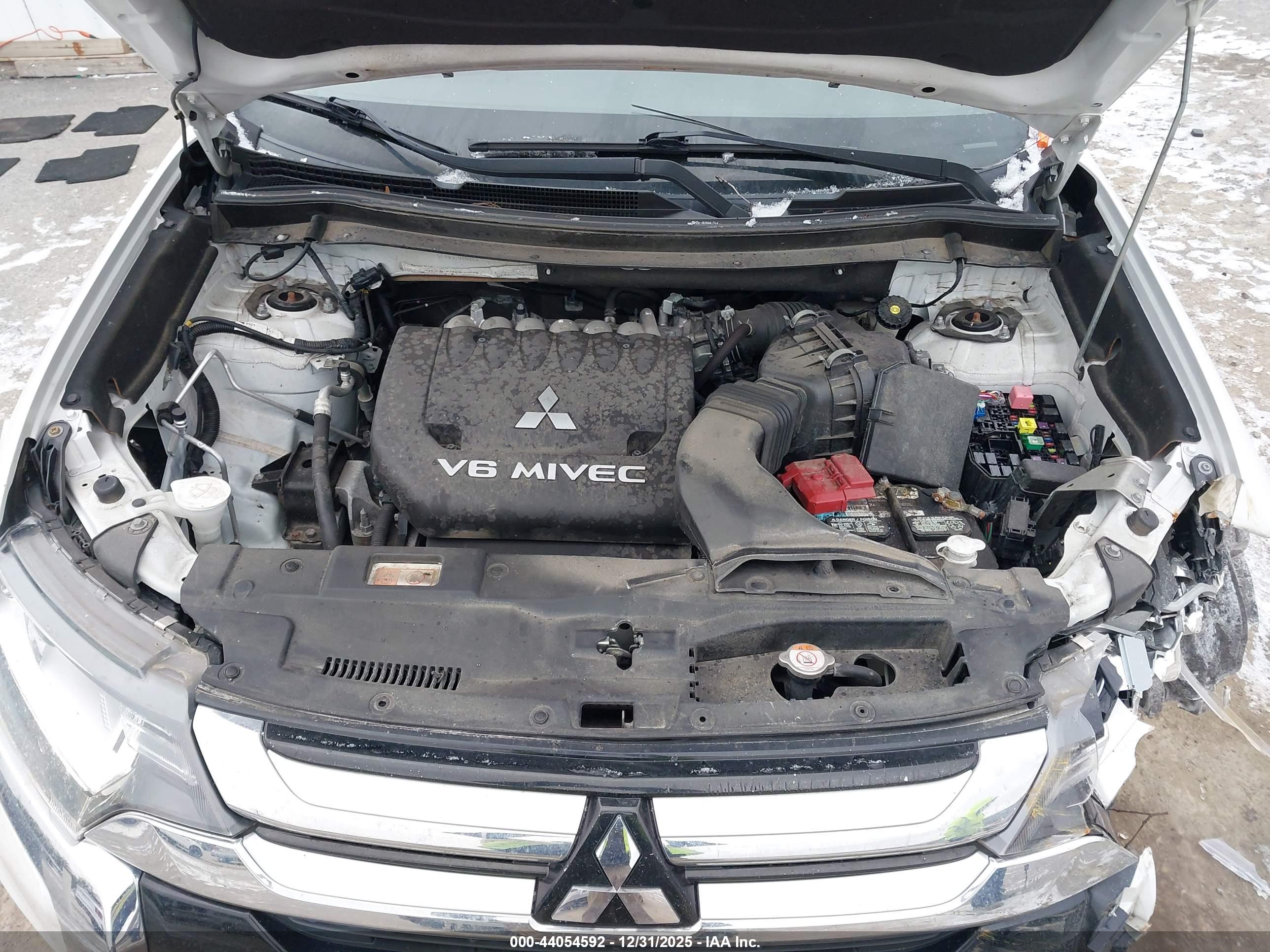 MITSUBISHI OUTLANDER image 10