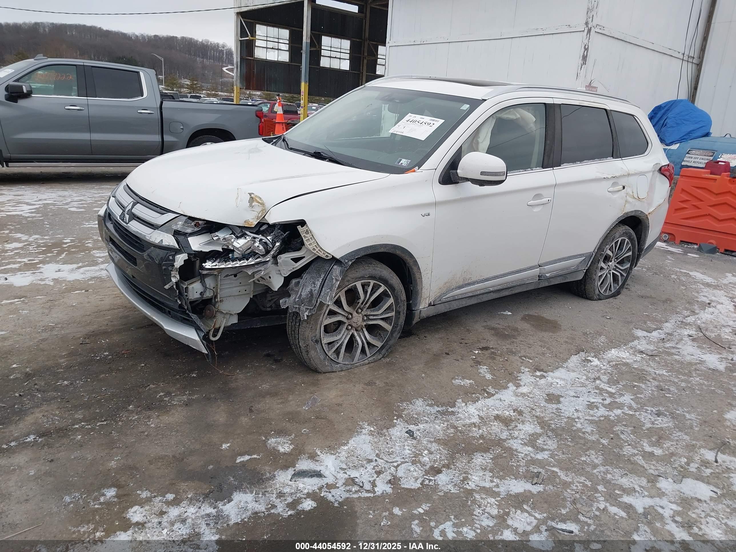 MITSUBISHI OUTLANDER image 2