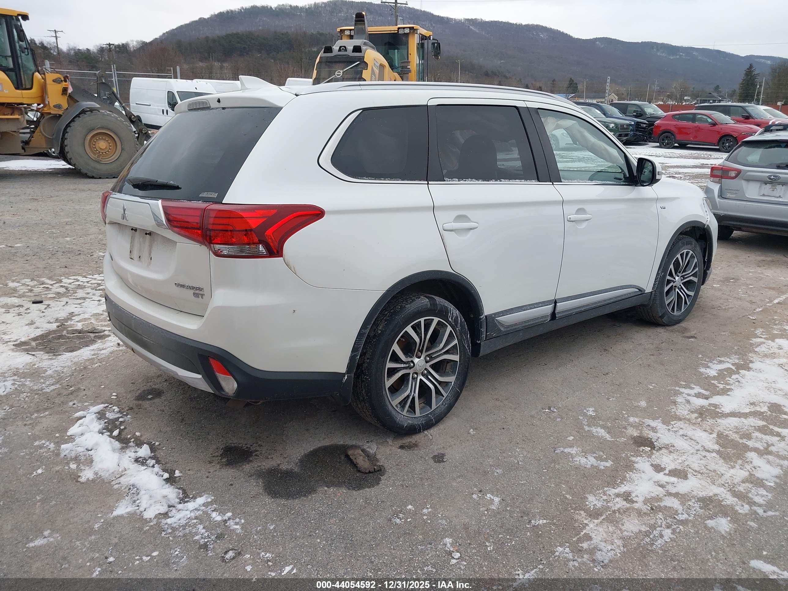 MITSUBISHI OUTLANDER image 4
