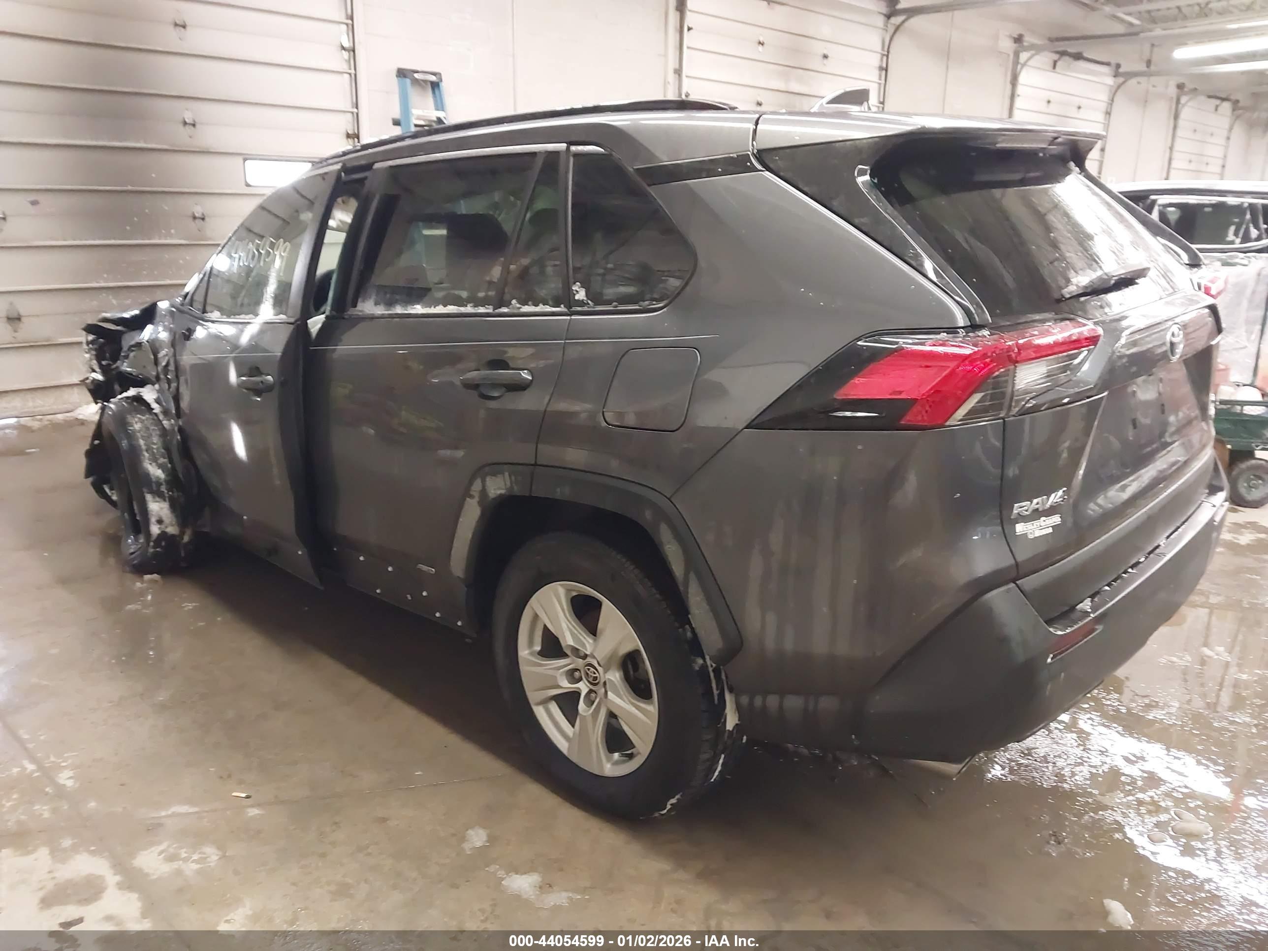 TOYOTA RAV4 image 3