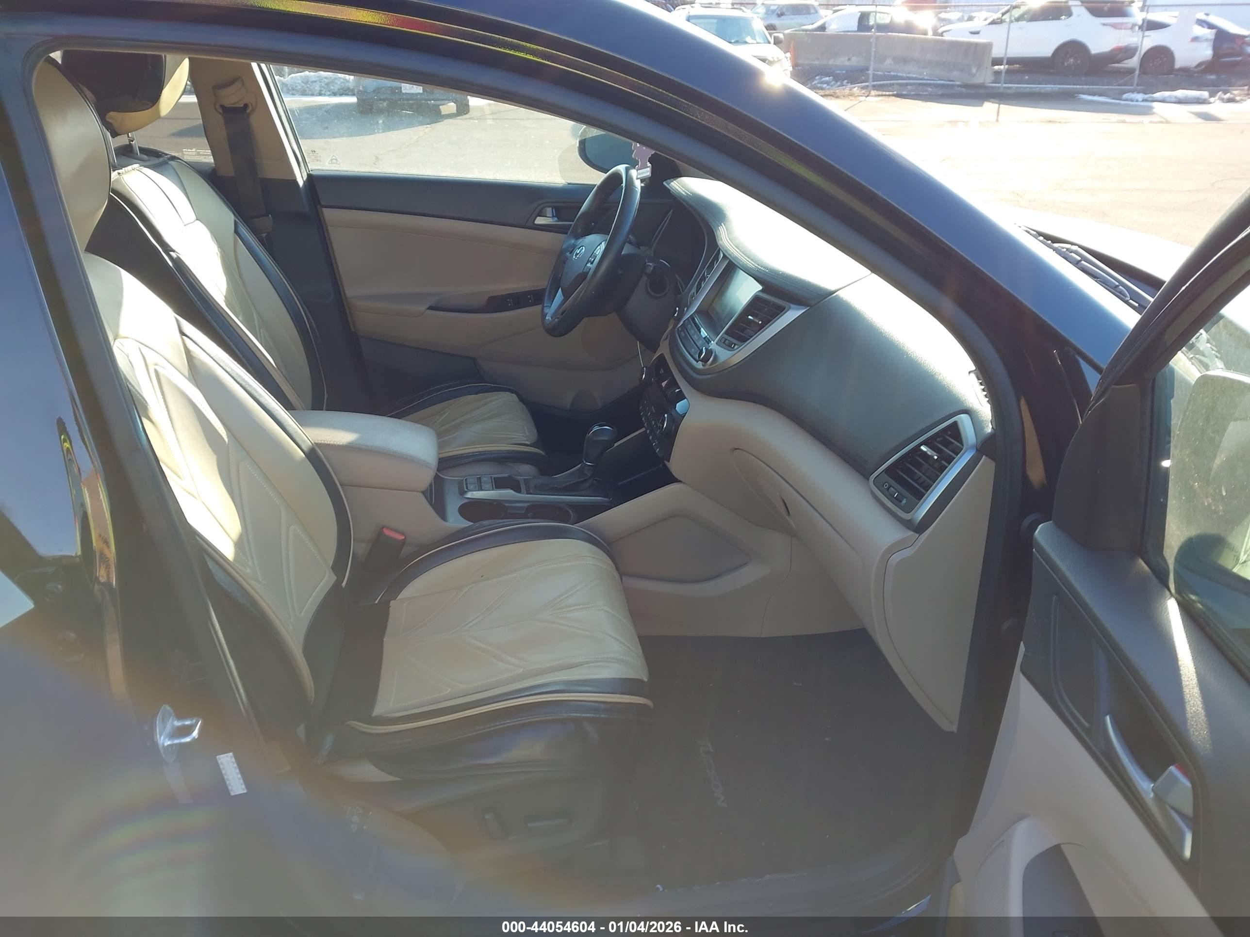 HYUNDAI TUCSON image 5